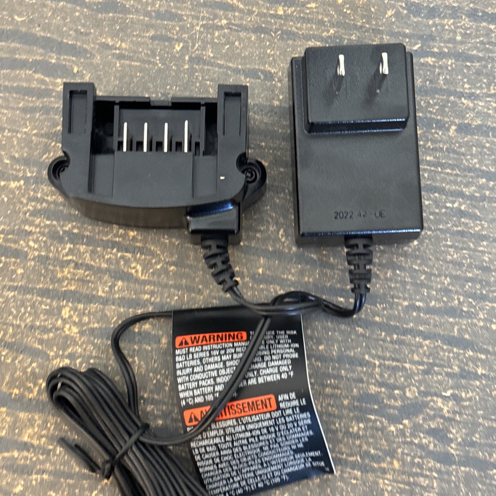 BLACK+DECKER LCS1620B Black 20V MAX Lithium Battery Charger Digital Indicator
