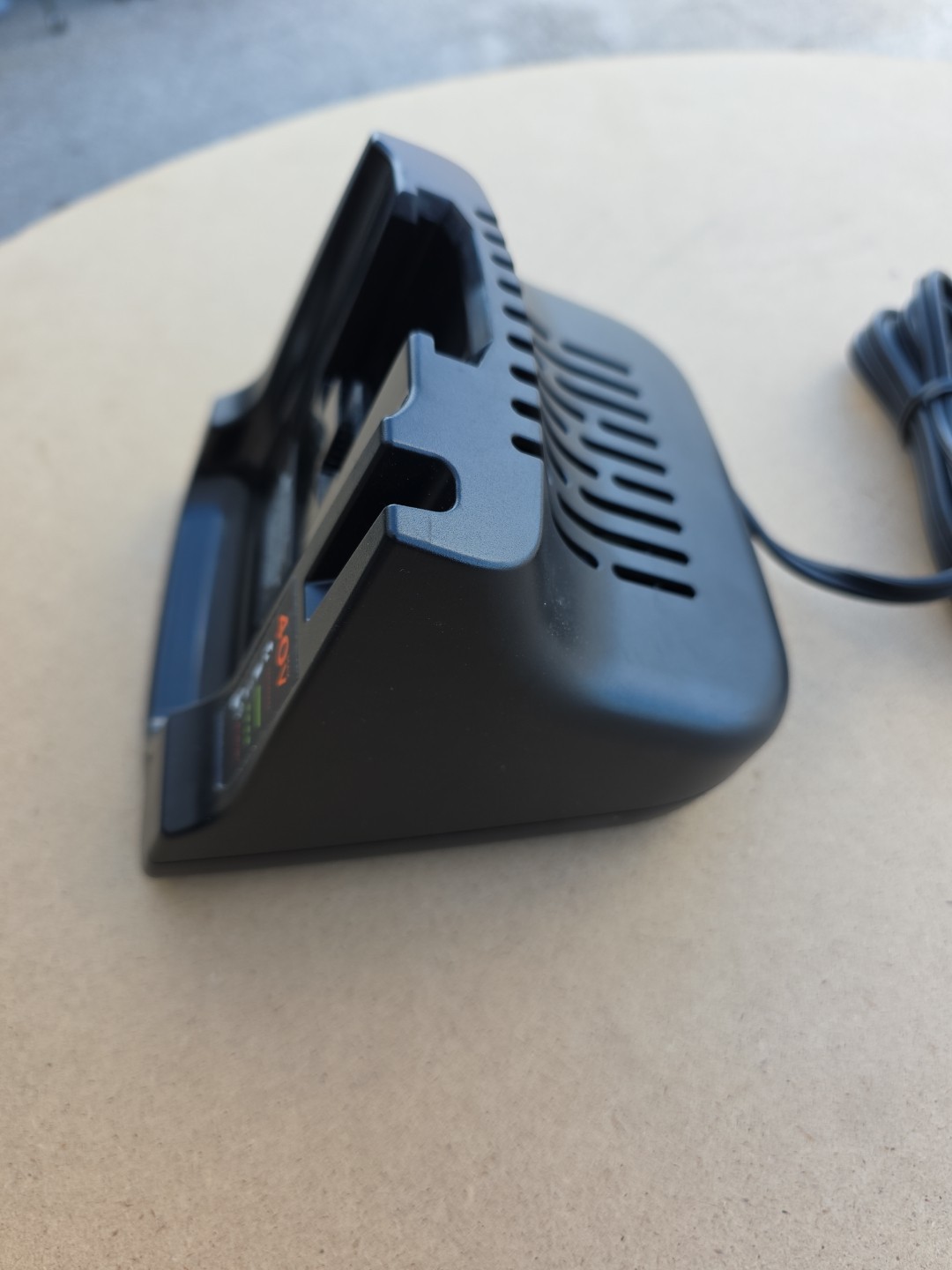 BLACK+DECKER 40V MAX* Battery Fast Charger (LCS40) lithium Ion New Open Box.