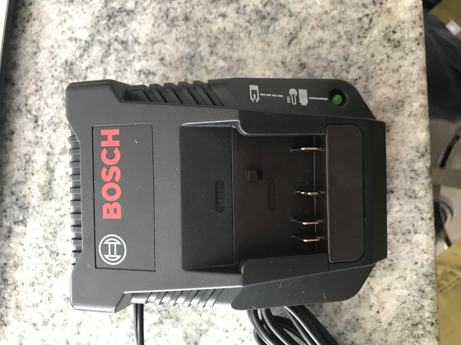 BOSCH Charger + 2 [TWO] 18 V Li-Ion 18V Batteries Battery, Charger BC660-RT