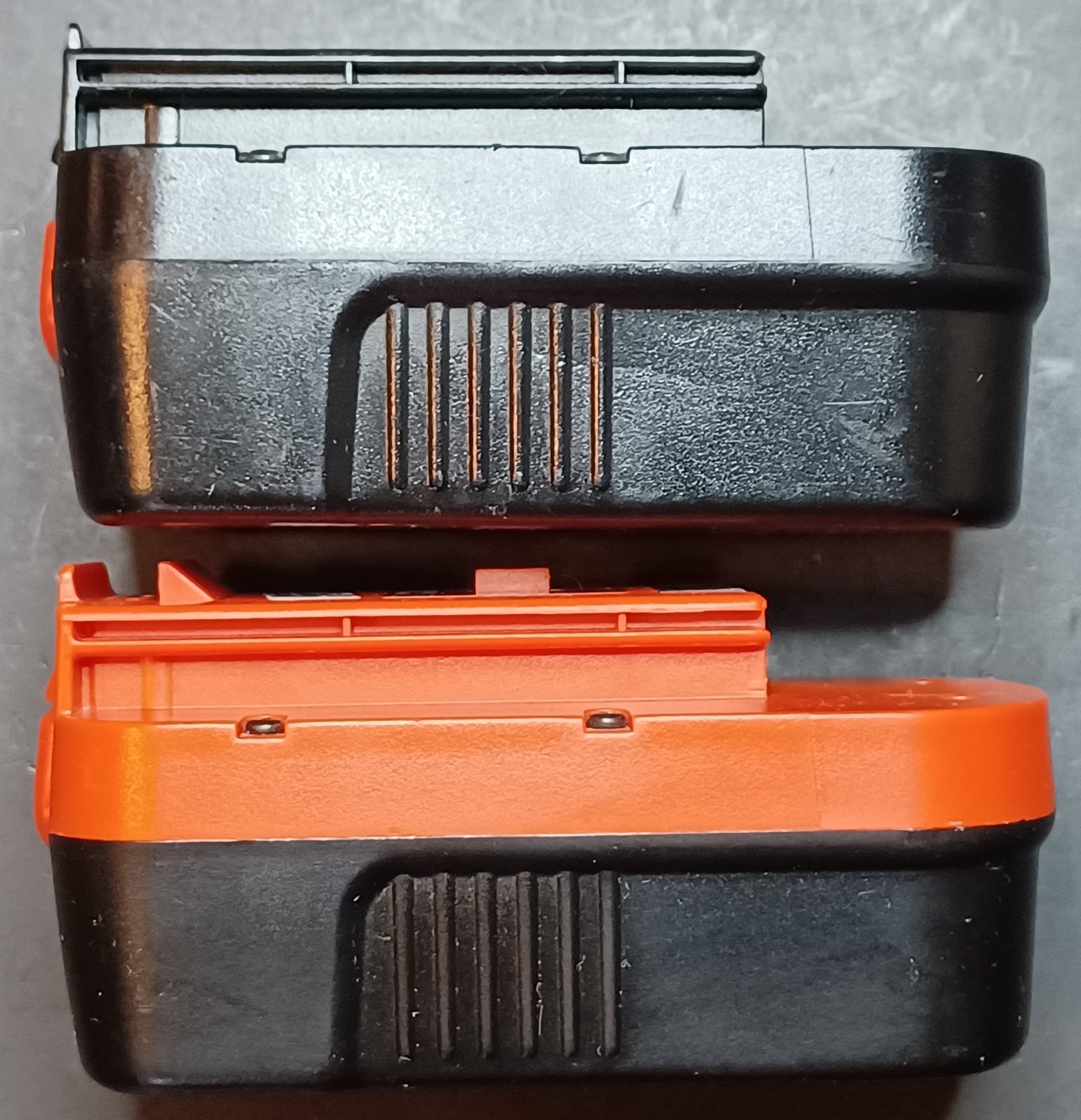 Black & Decker Fire Storm 18V Dual Charger FS180DC UD-18V2C With 2 Batteries