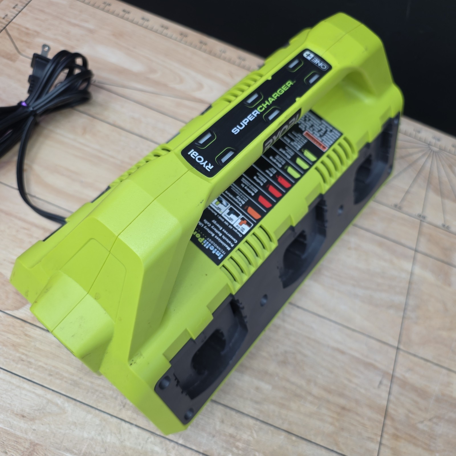 FOR PARTS OR REPAIR Ryobi ONE+ 18V 6-Port Super Charger P135