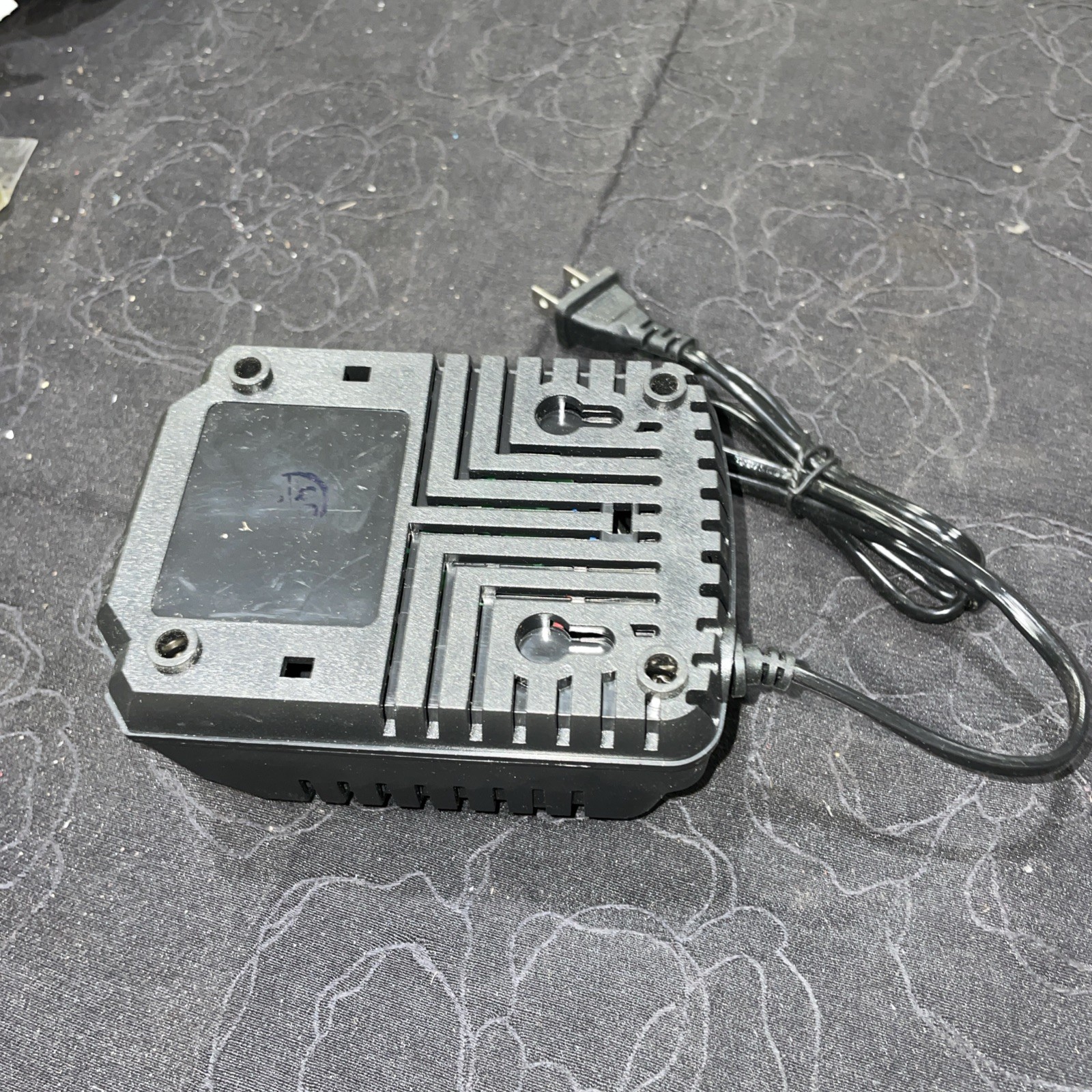 21V Lithium-ion battery charger designed for cordless power tools