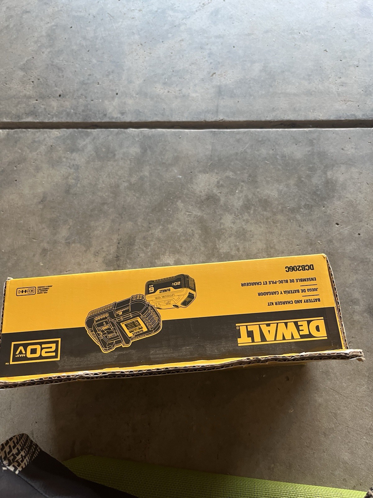 DEWALT DCB206C 20V Battery and Charger Kit Yellow with Battery Included