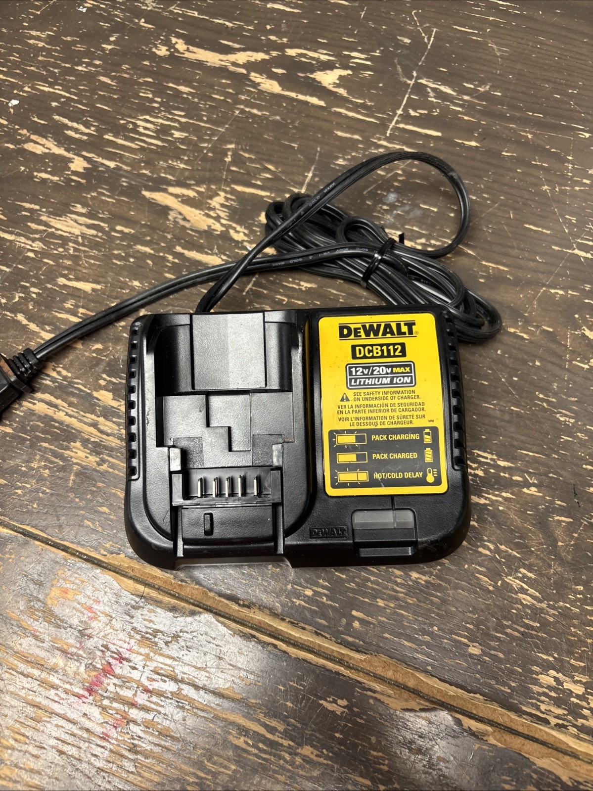 DEWALT DCB115 20 V Lithium Ion Battery Charger