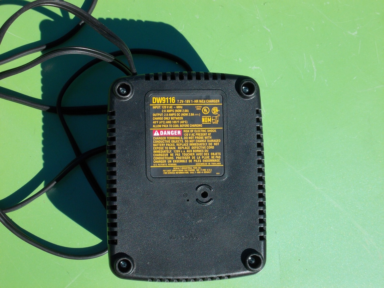 DEWALT BATTERY CHARGER 1 HOUR NICD DW9116 7.2V-18V AUTO TUNE-UP MODE OEM YELLOW