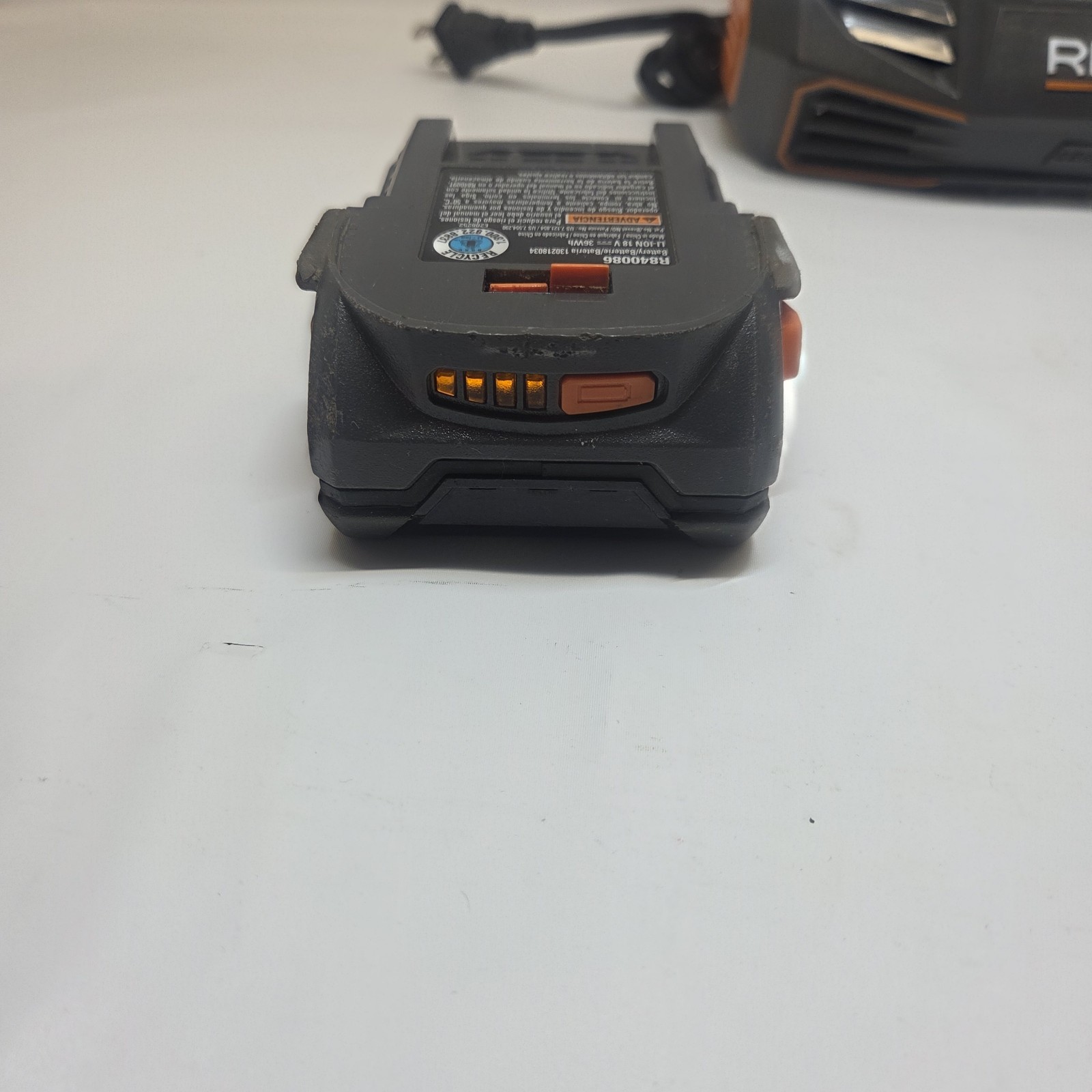 RIDGID R840095 GEN5X OEM Dual Chemistry Battery Charger With 18V 2.0 Ah Battery