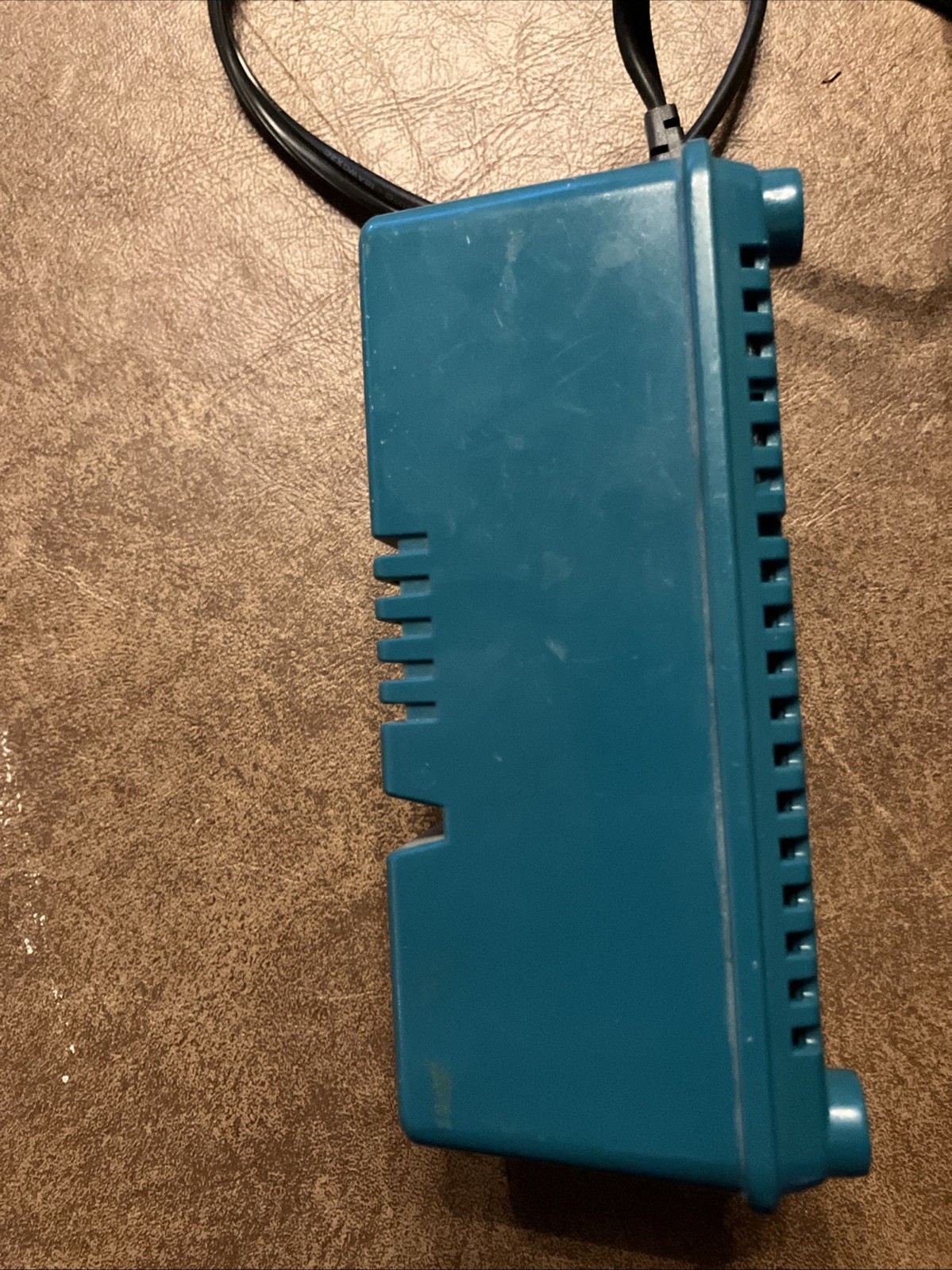 Makita DC9700A Battery Fast Charger 115V 35W 60 Hz In DC7.2V, DC9.6V 1.5A Output