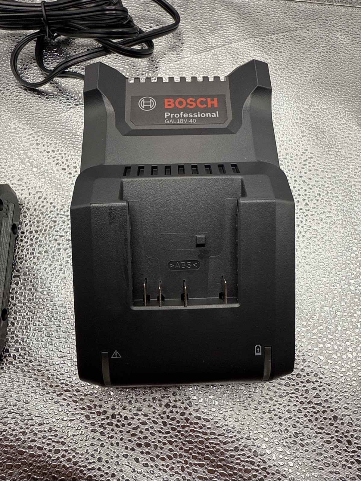 Bosch GAL18V-40 Charger & GBA18V40 Core18V 4.0Ah Battery (New Open Box!)