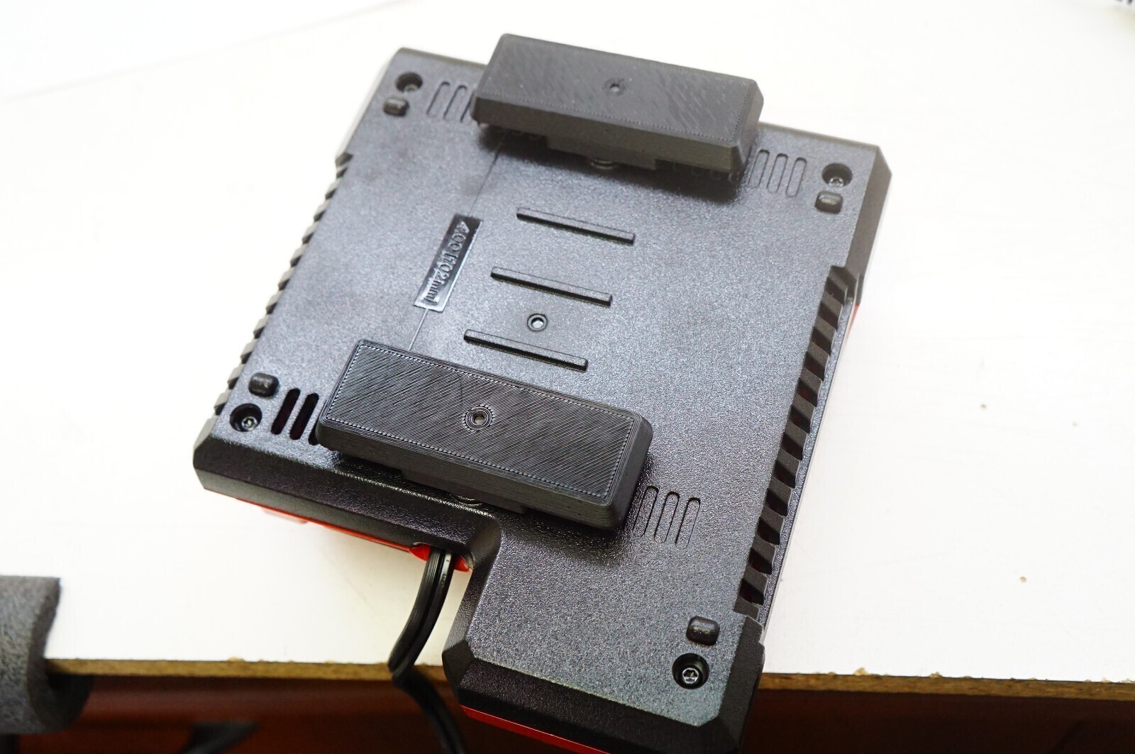 M12 M18 Battery Charger Mount Milwaukee Compact Wall Plate PACKOUT 48-22-8486