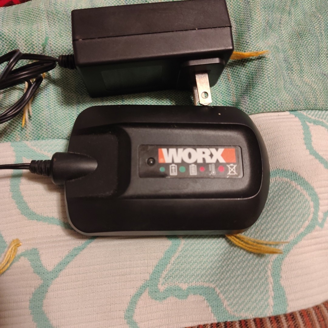 Worx 20V Powershare Standard 3-5 Hour Charger (WA3742) Used Great Condition
