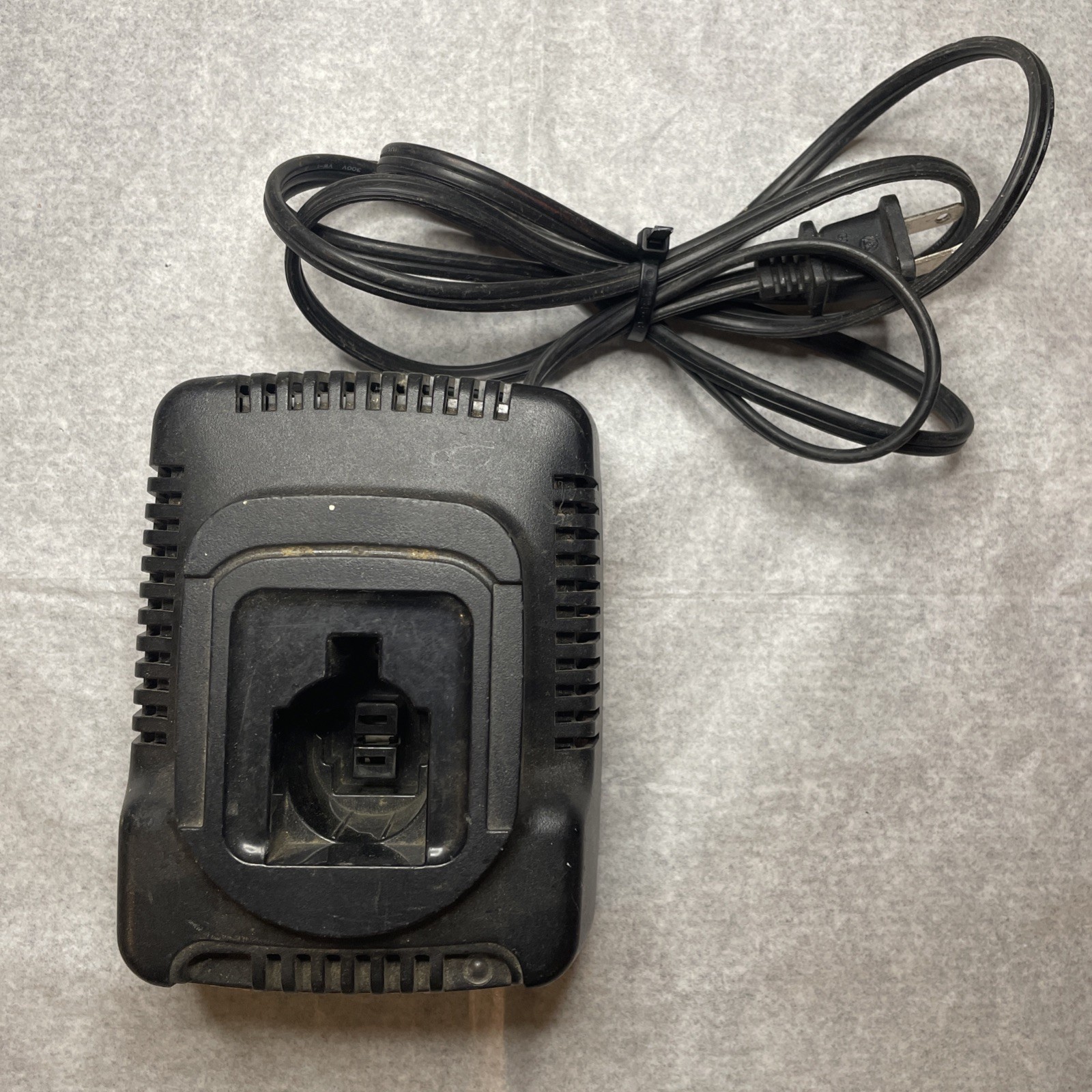 Dewalt DW9116 7.2V 9.6V 12V 14.4V 18V 18 Volt 1-Hour Battery Charger