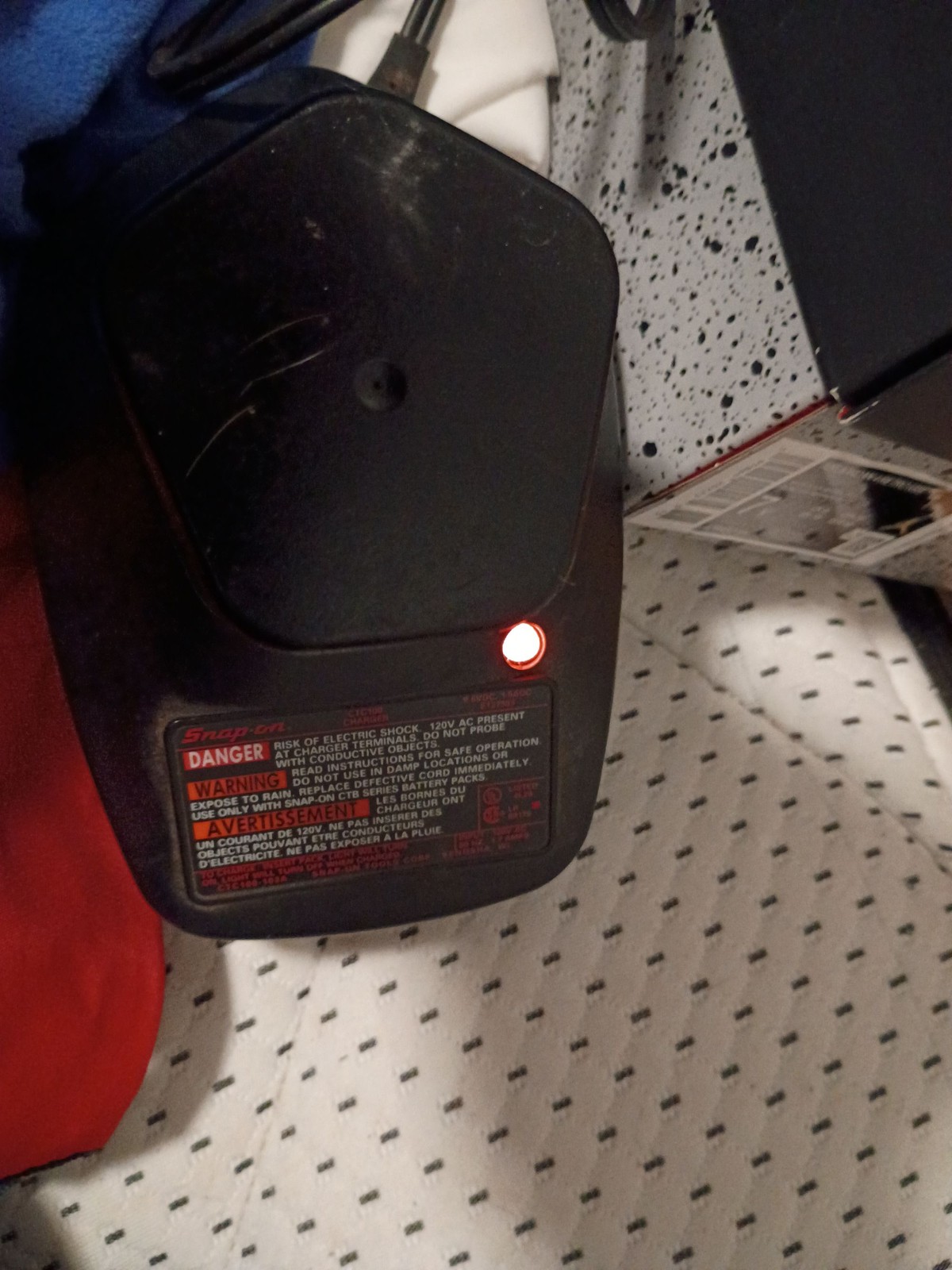Snap-on 18V Battery Charger with Two 18V Batteries