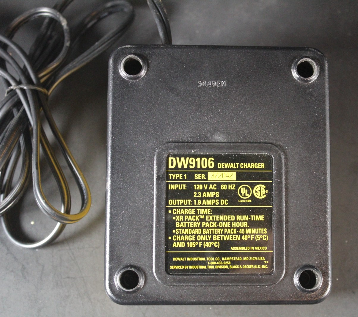 Dewalt DW9106 Battery Charger XR Pack One Hour Charge 7.2 to 14.4v Yellow
