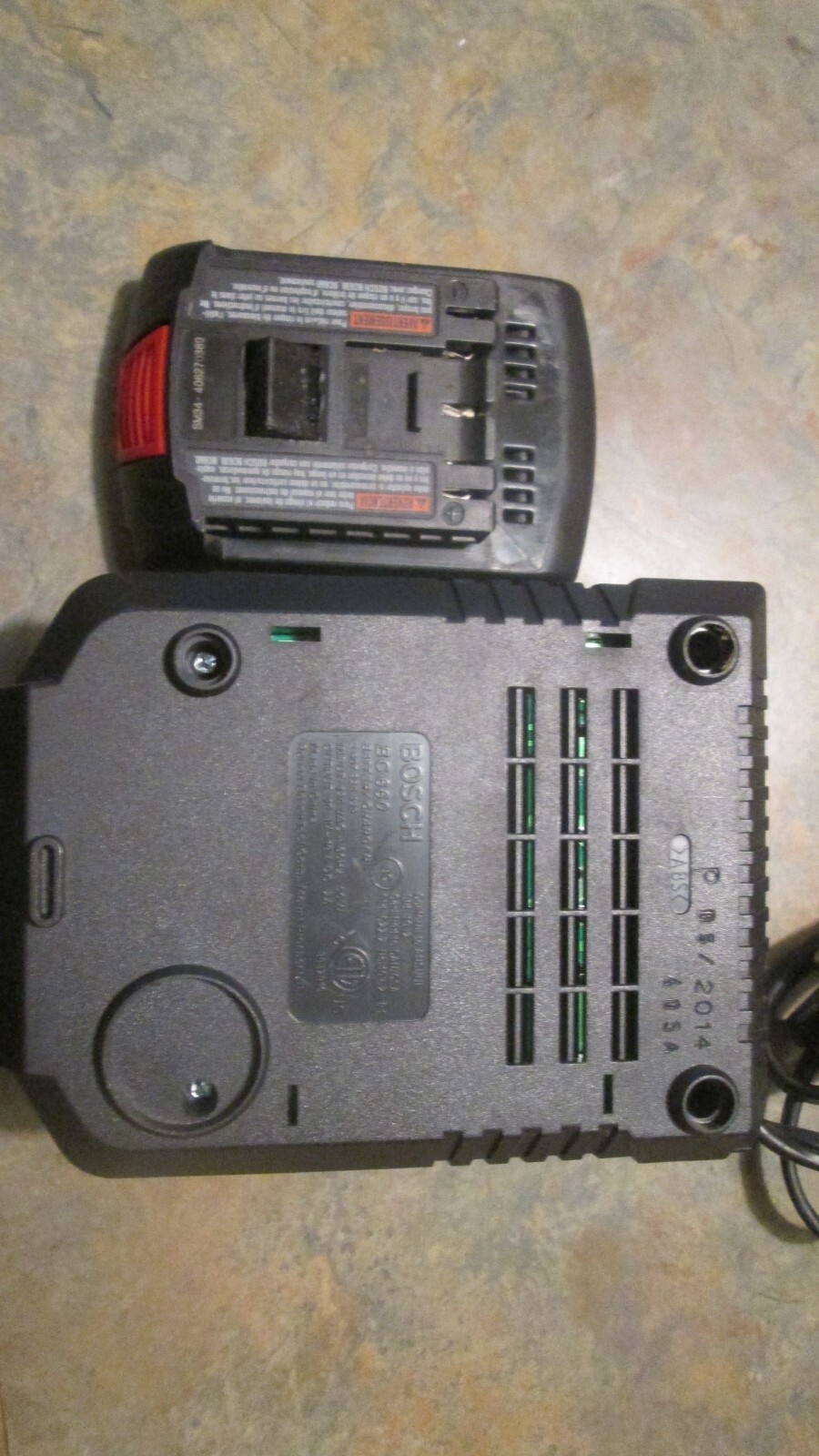 Bosch BC660 120 Volts AC input battery Charger & Bosch BAT611 18 V battery