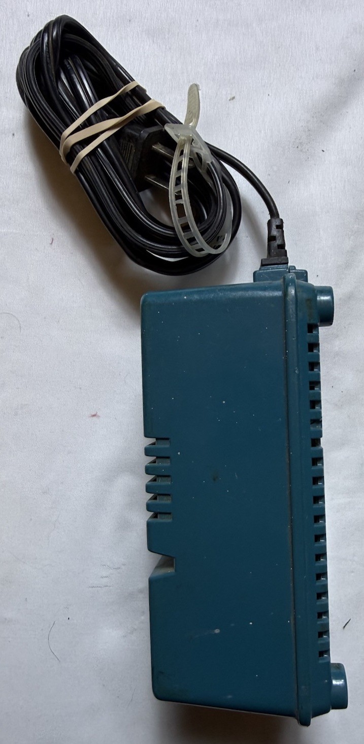 Makita DC9700A Battery Charger – Blue