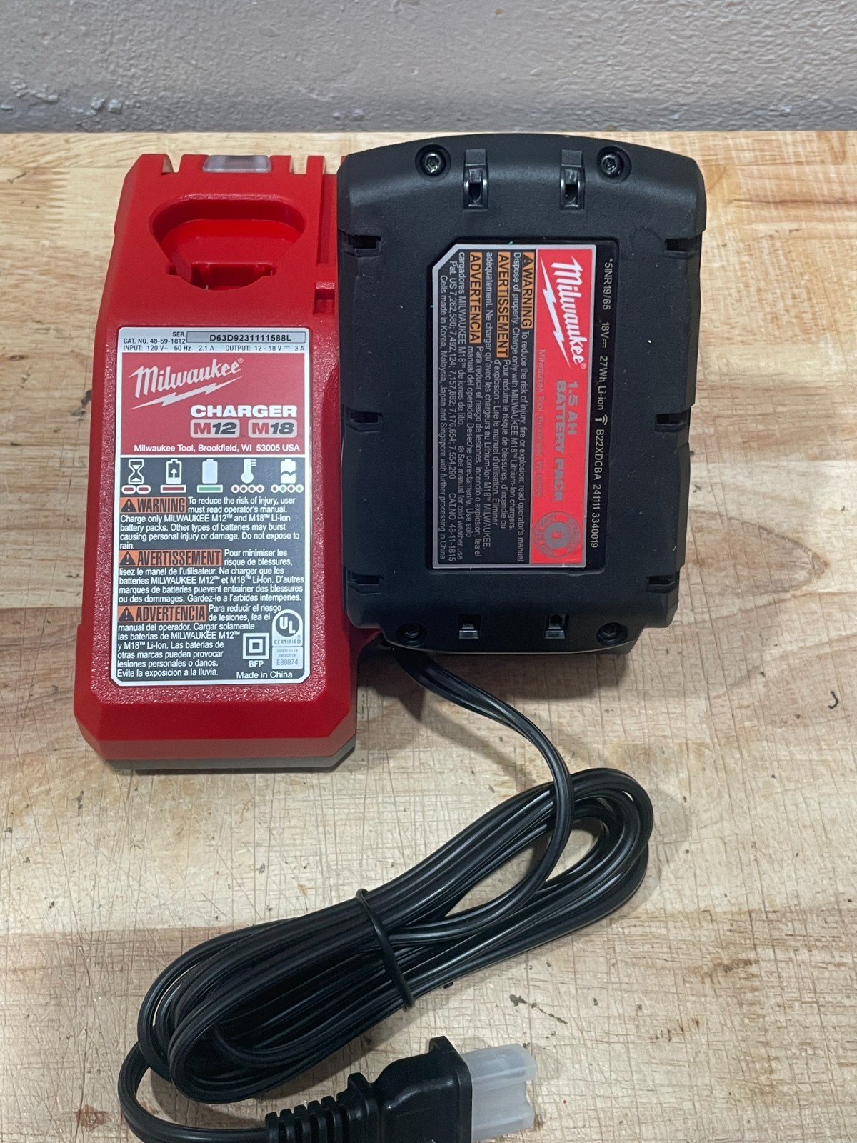 Milwaukee M12 M18 Multi-Voltage Battery Charger with M18 CP 1.5 Battery New