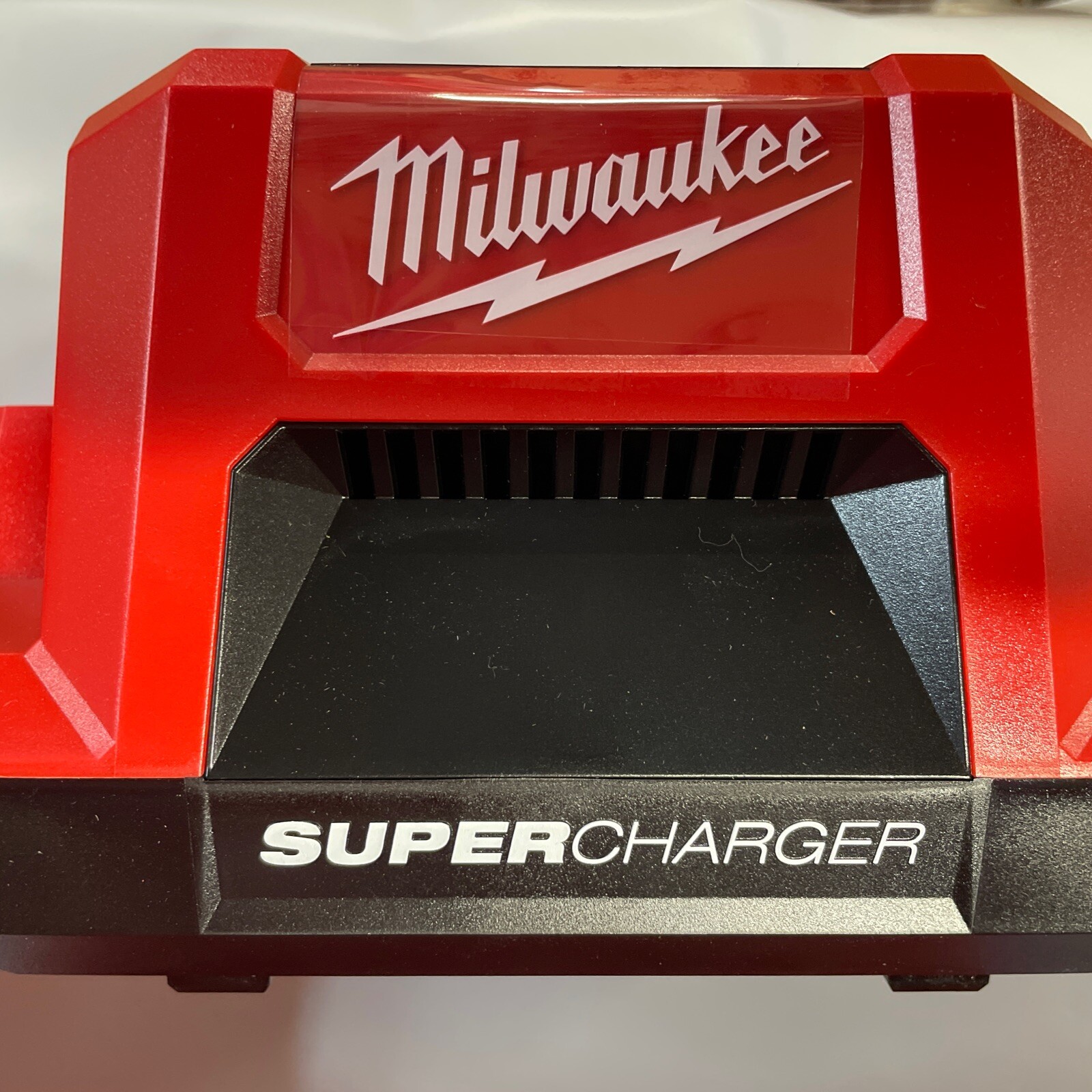 Milwaukee 48-59-1815 Dual Battery Super Charger New