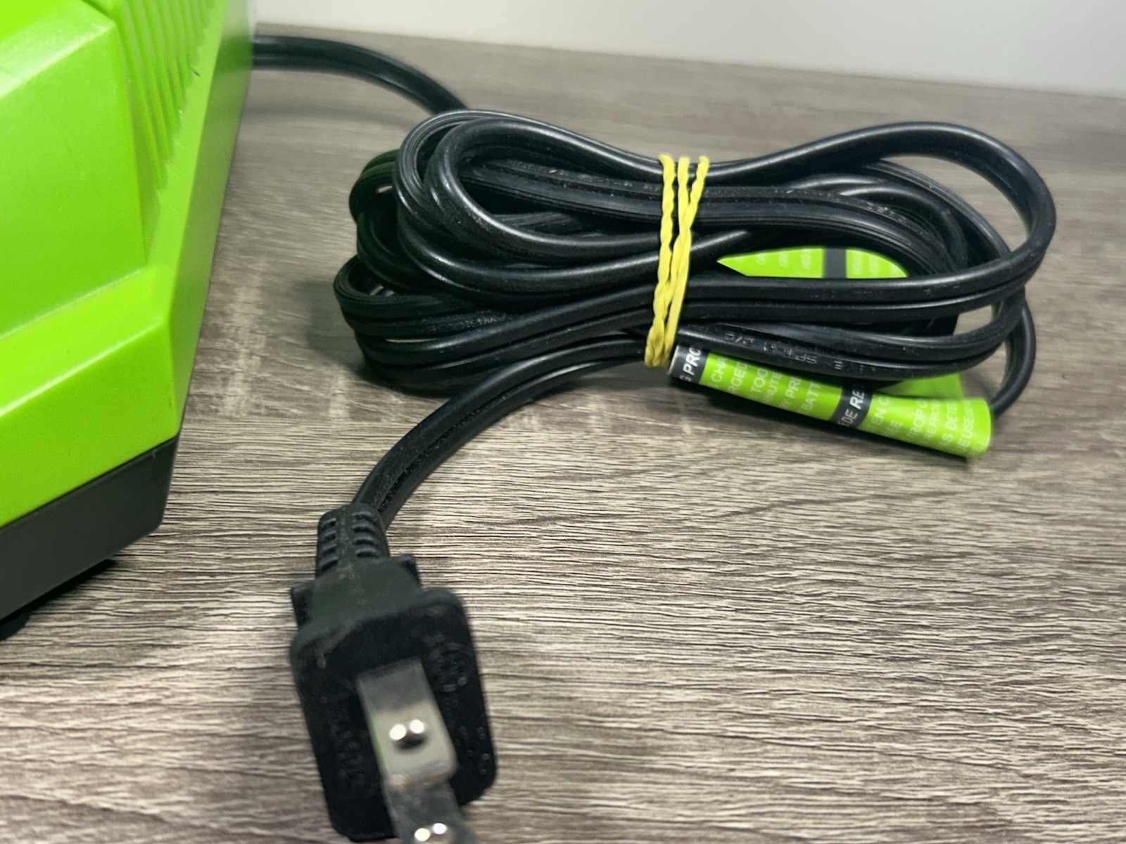 Genuine 40V Charger 29482 Greenworks 40V Battery 29472 29462 29252 22272 BAF721