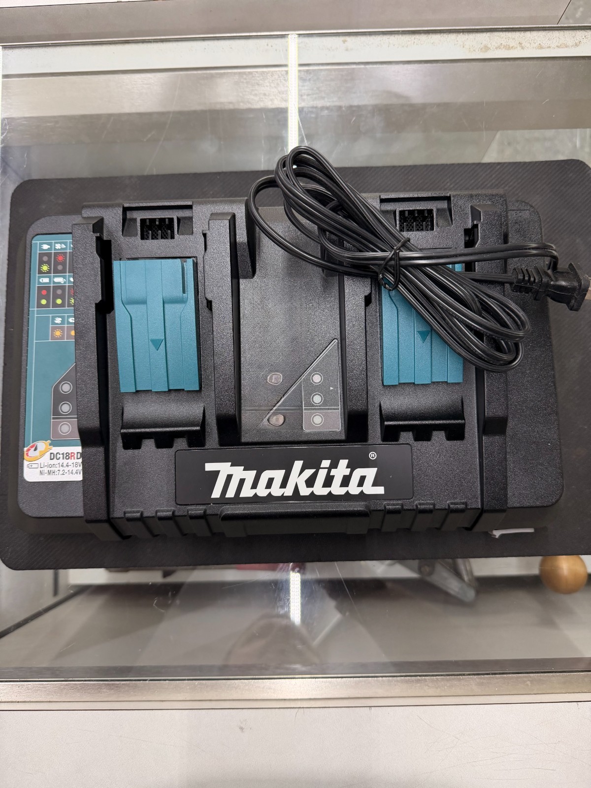Makita DC18RD 18-Volt Li-Ion Dual Port Rapid Charger