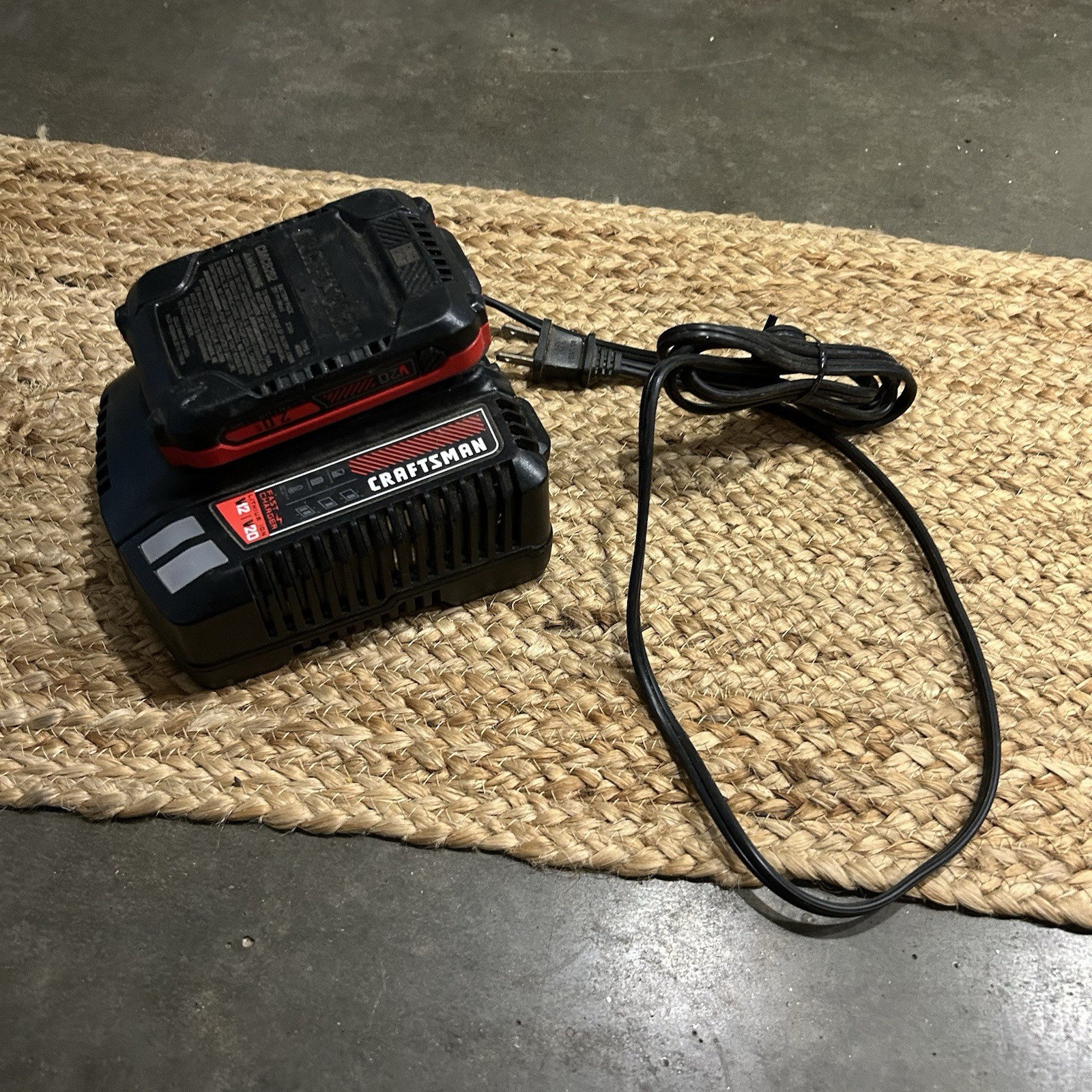Craftsman CMCB104 V12 V20 20V Lithium Ion Battery & Charger CMCB202