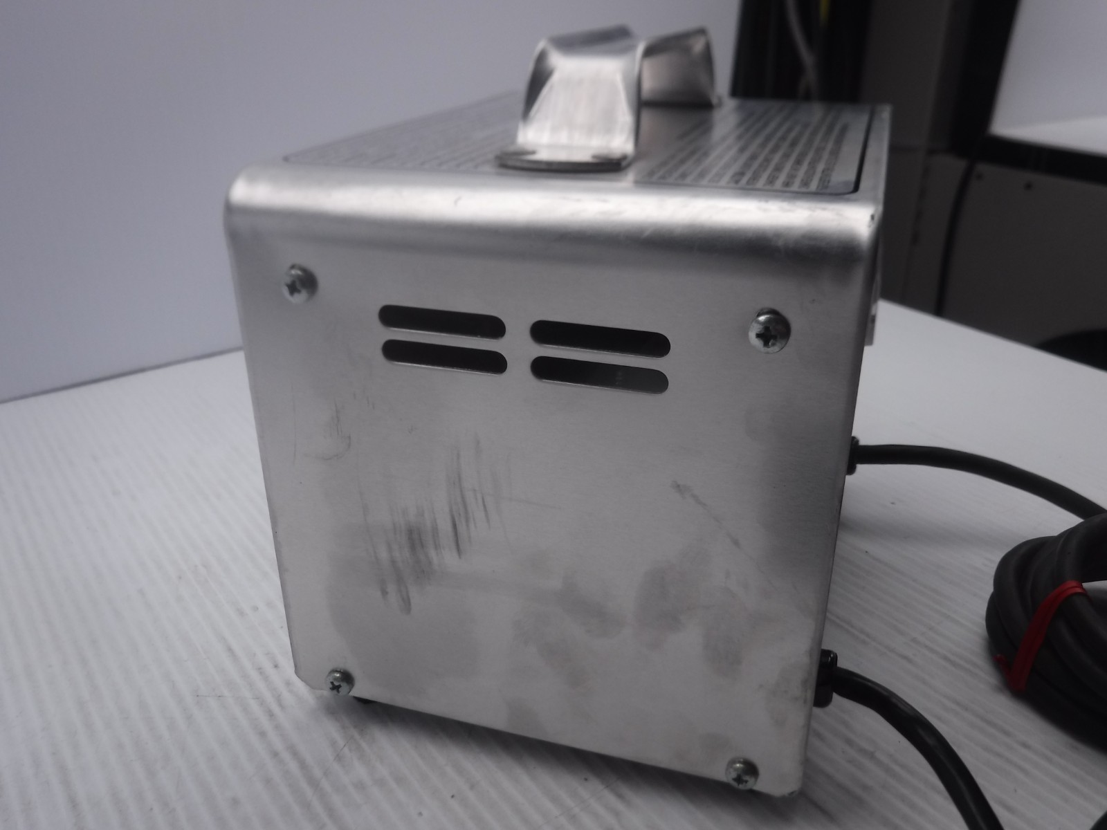 APA 411058 Automatic Battery Charger 12V