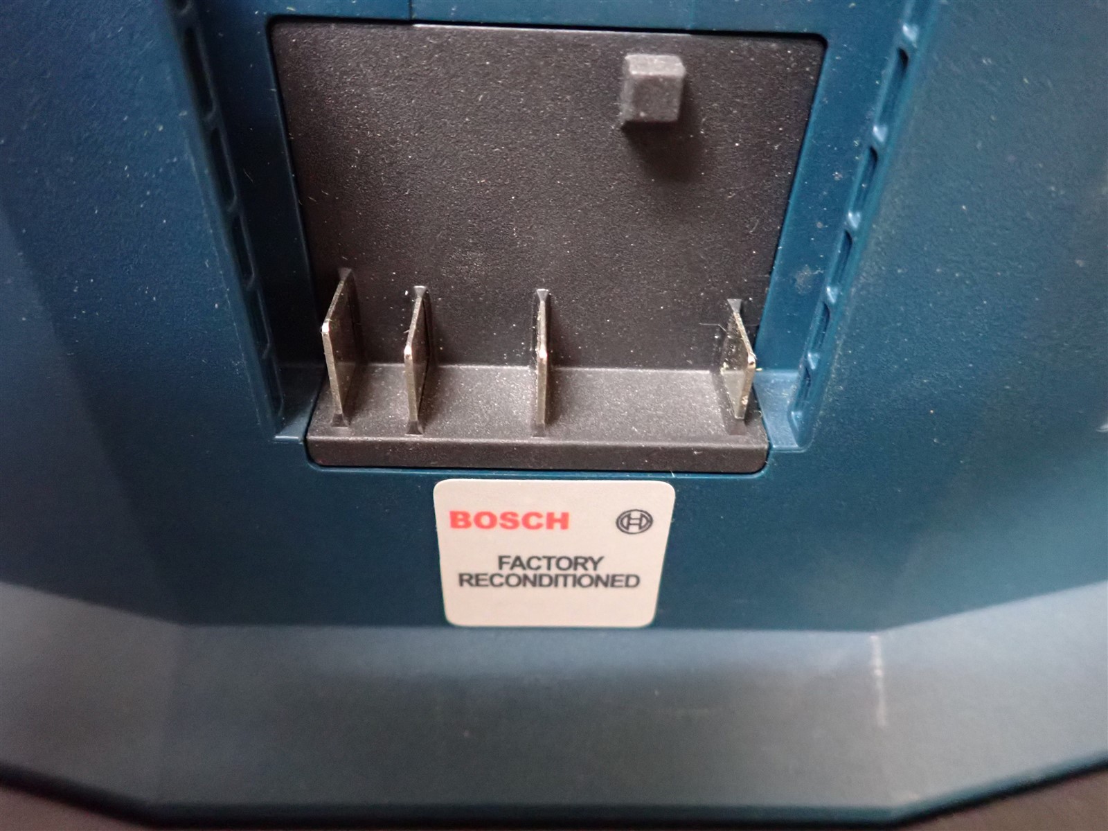 Bosch GAL18V6-80 6-Bay Sequential Battery Fast Charger Factory Reconditioned Z11
