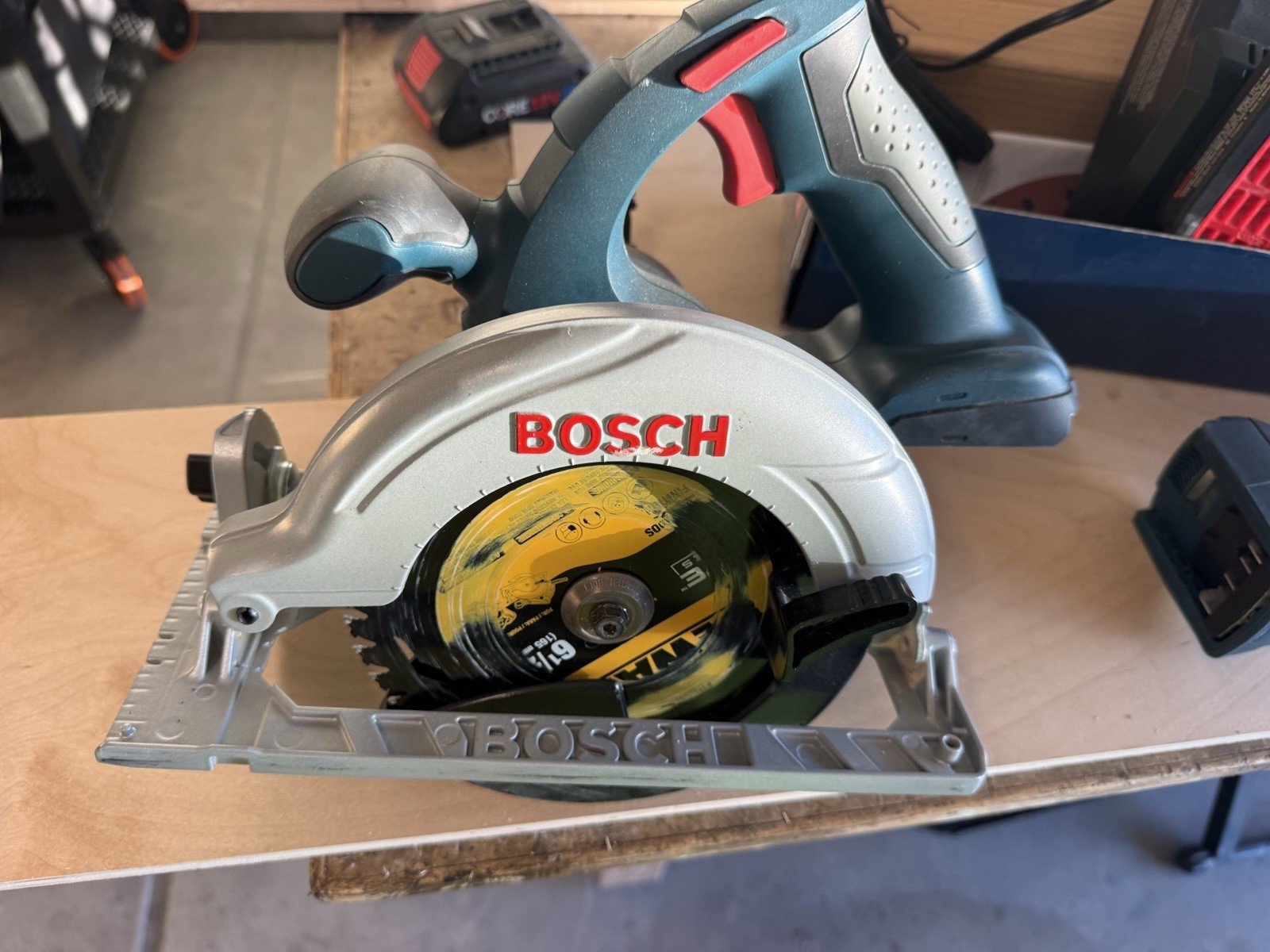 Bosch 18 volt combo, 3 tool with battery and charger