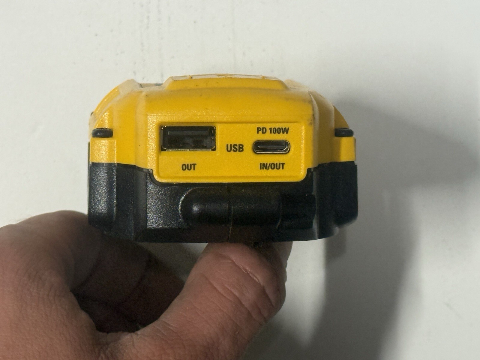 DEWALT 20V Lithium-Ion USB Charger USB-A/USB-C PD 100W Yellow