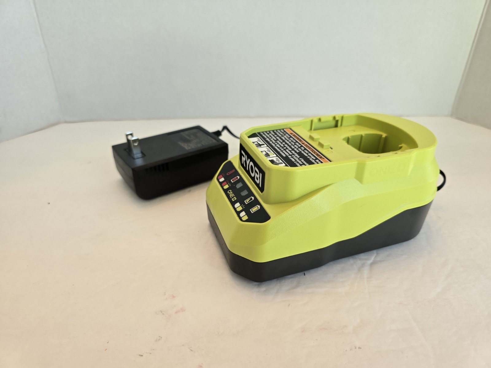 Roybi 18V One Plus Battery Charger – PCG002