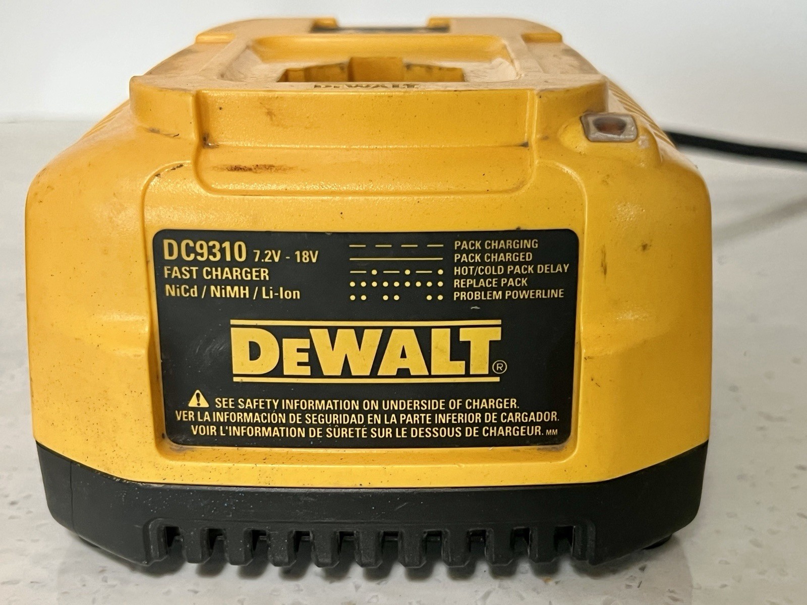 DeWalt DC9310 7.2V-18V Fast Charger + DC9181 18V Compact Lithium Ion Battery