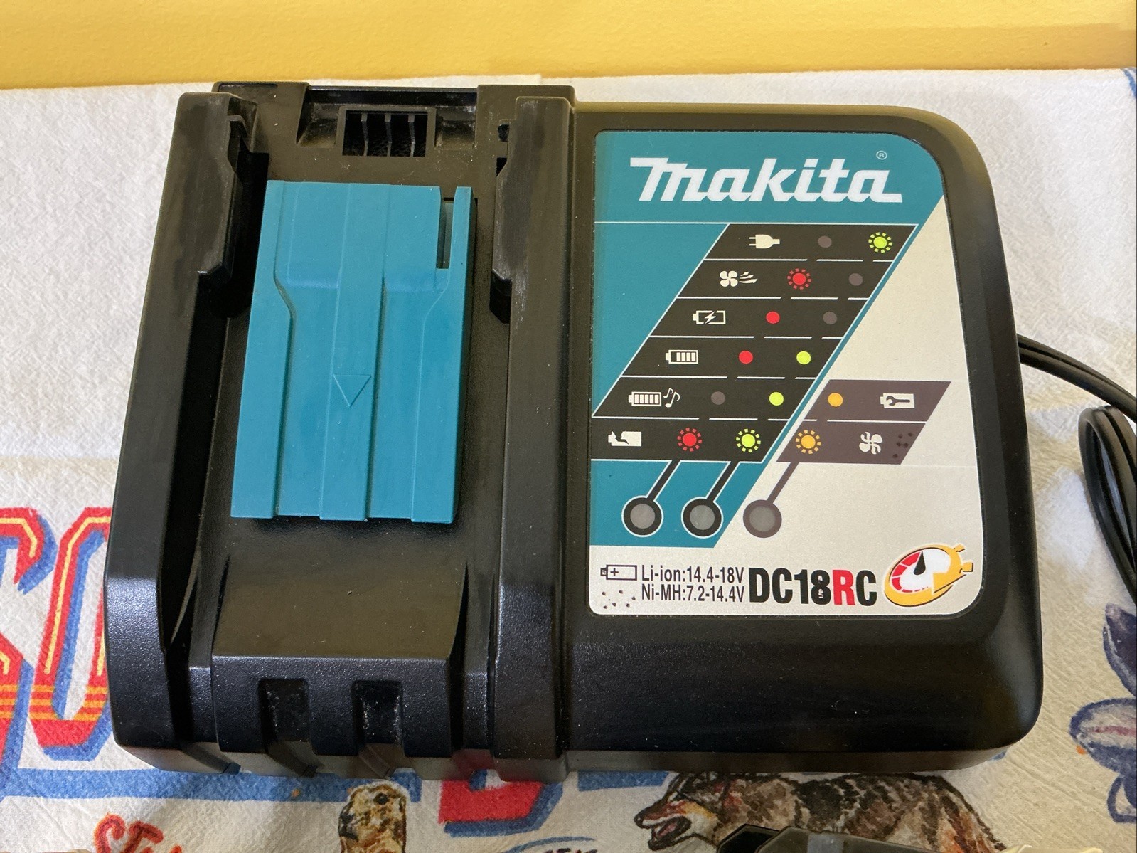 Makita Fast Charger DC18RC & Two Lithium-Ion 2.0 Ah 18V Batteries Charged!