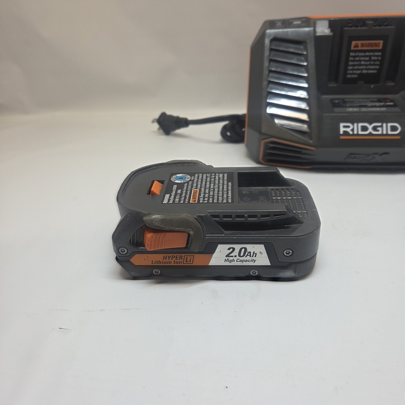 RIDGID R840095 GEN5X OEM Dual Chemistry Battery Charger With 18V 2.0 Ah Battery