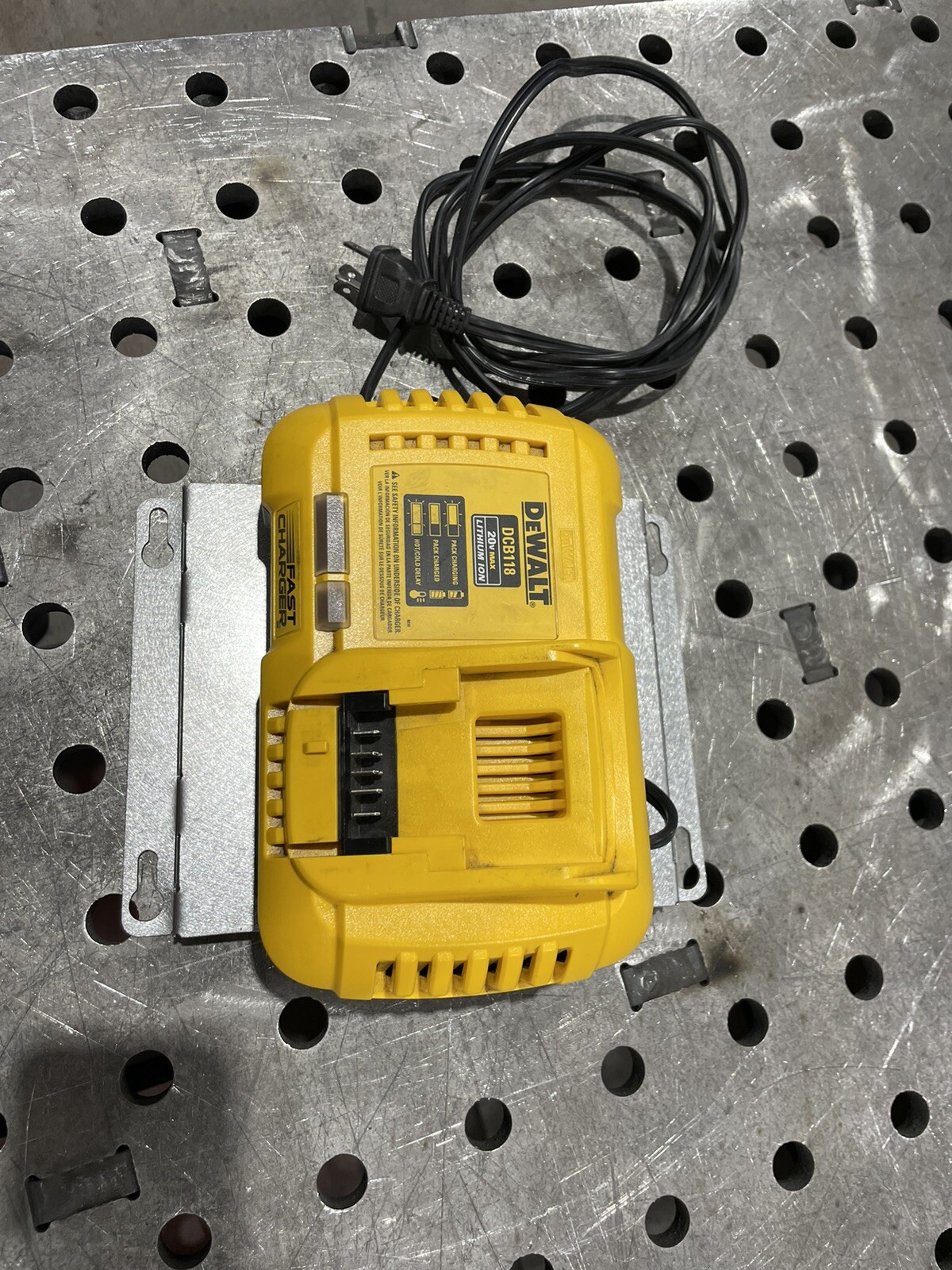 Wall Mount DeWALT/Milwaukee/Ridged Charger Quick Release Mounting Steel Plate