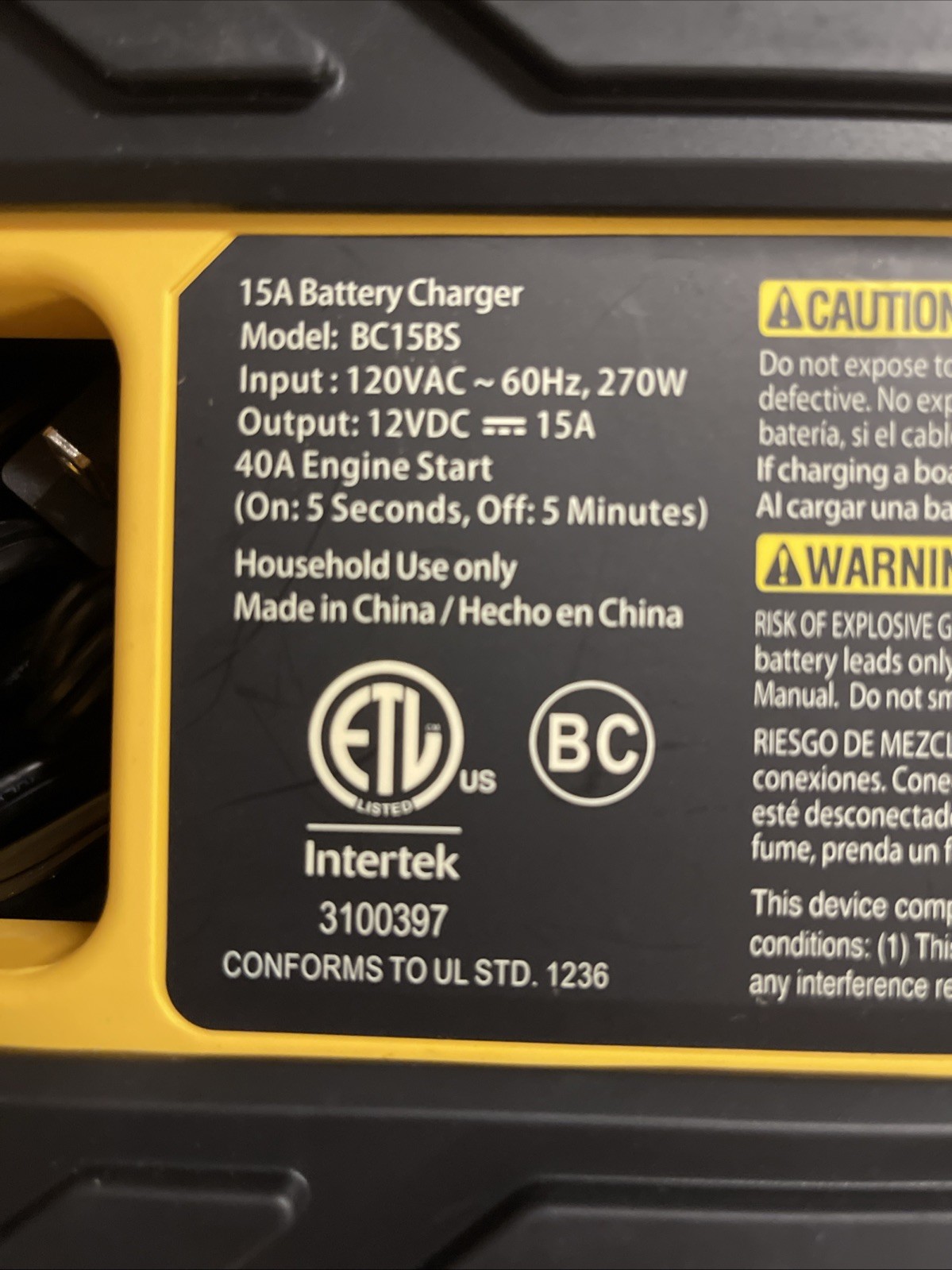 STANLEY Fully Automatic 15 Amp Battery Charger 40 Amp Engine Start