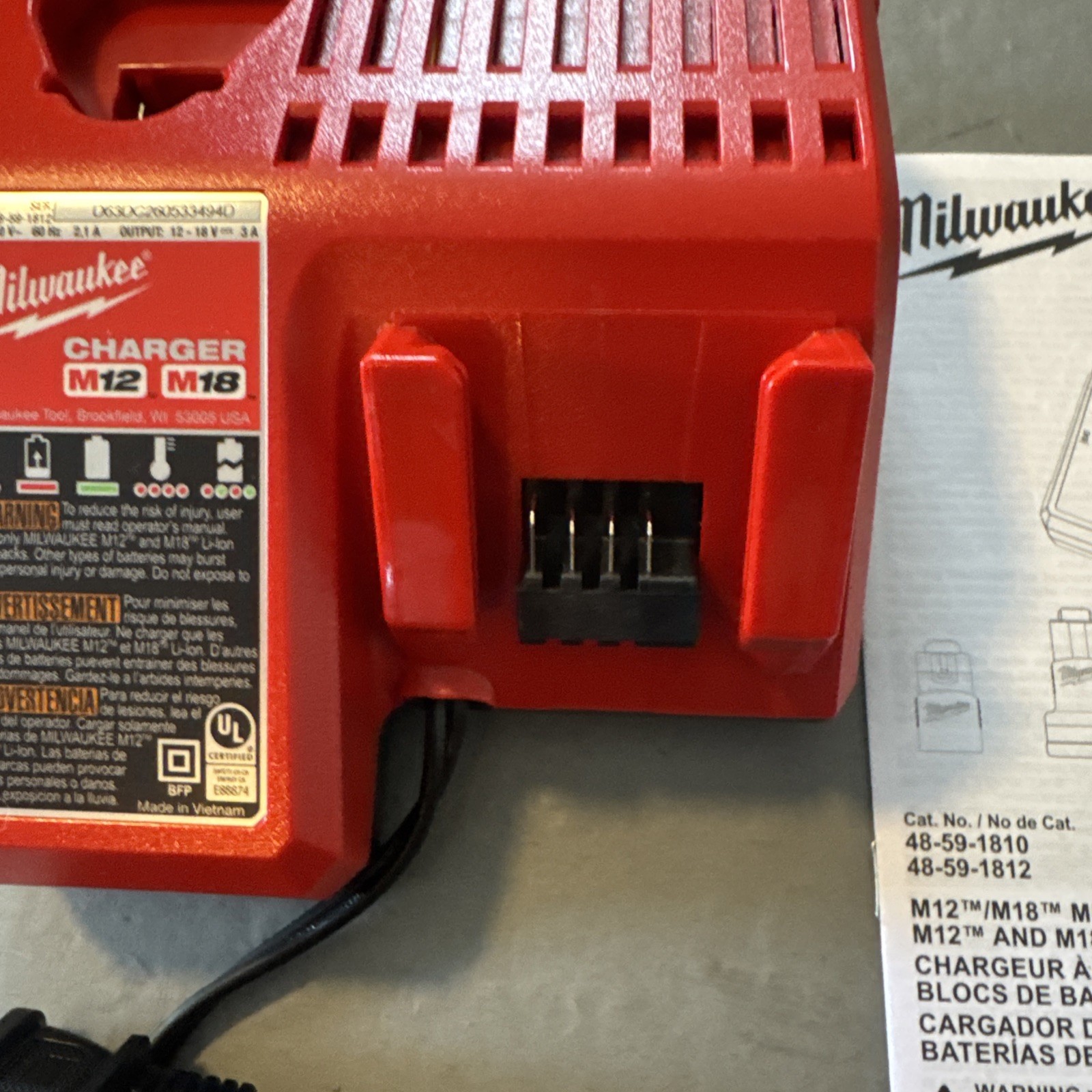 Genuine MILWAUKEE 48-59-1812 18V M12 / M18 LITHIUM ION CHARGER