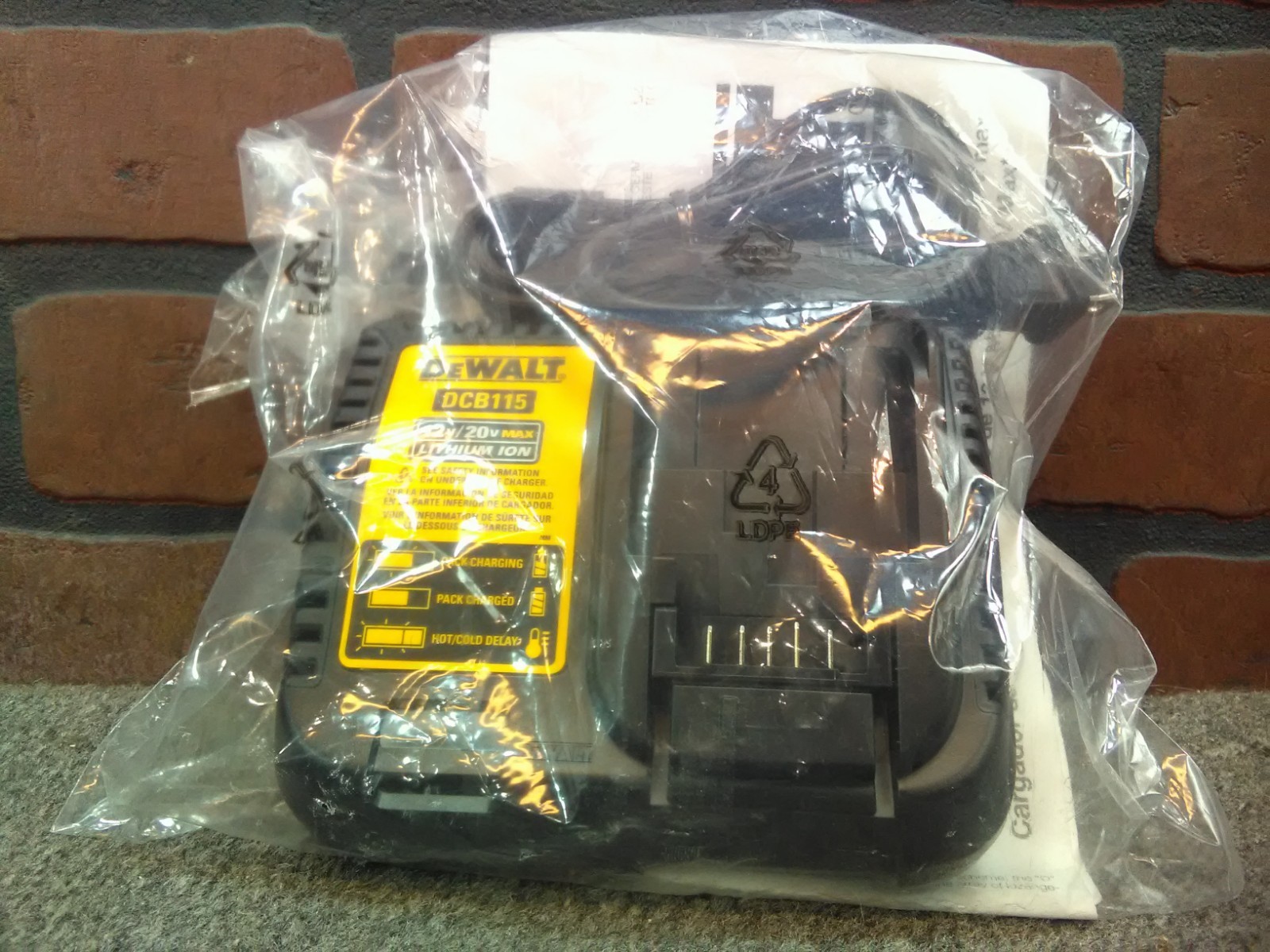 Dewalt OEM DCB115 12/20V MAX Lithium Ion Fast Battery Charger-***NEW***