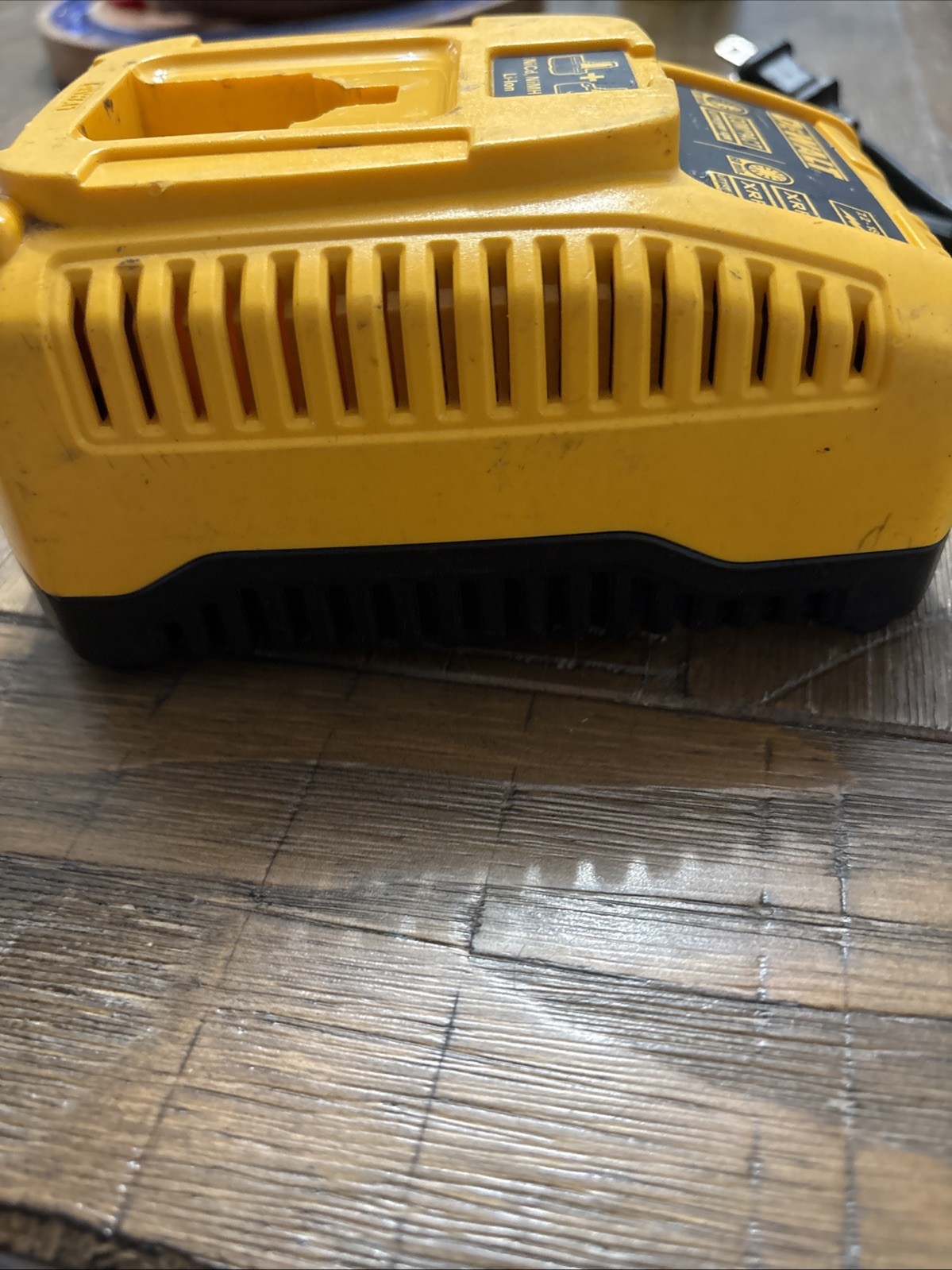 DeWalt OEM DC9310 7.2V~18V Fast Battery Charger NiCd/NiMh/Li-Ion J-1