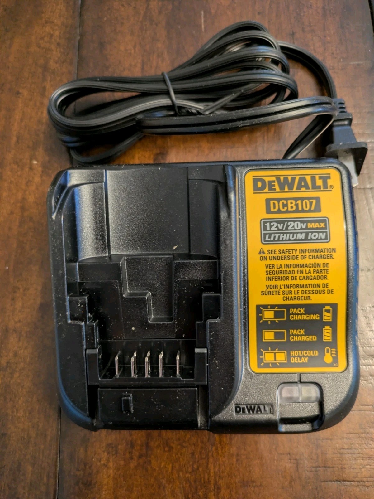 Genuine OEM DEWALT DCB107 12V/20V Lithium-Ion Battery Charger 12/20 Volt – NEW