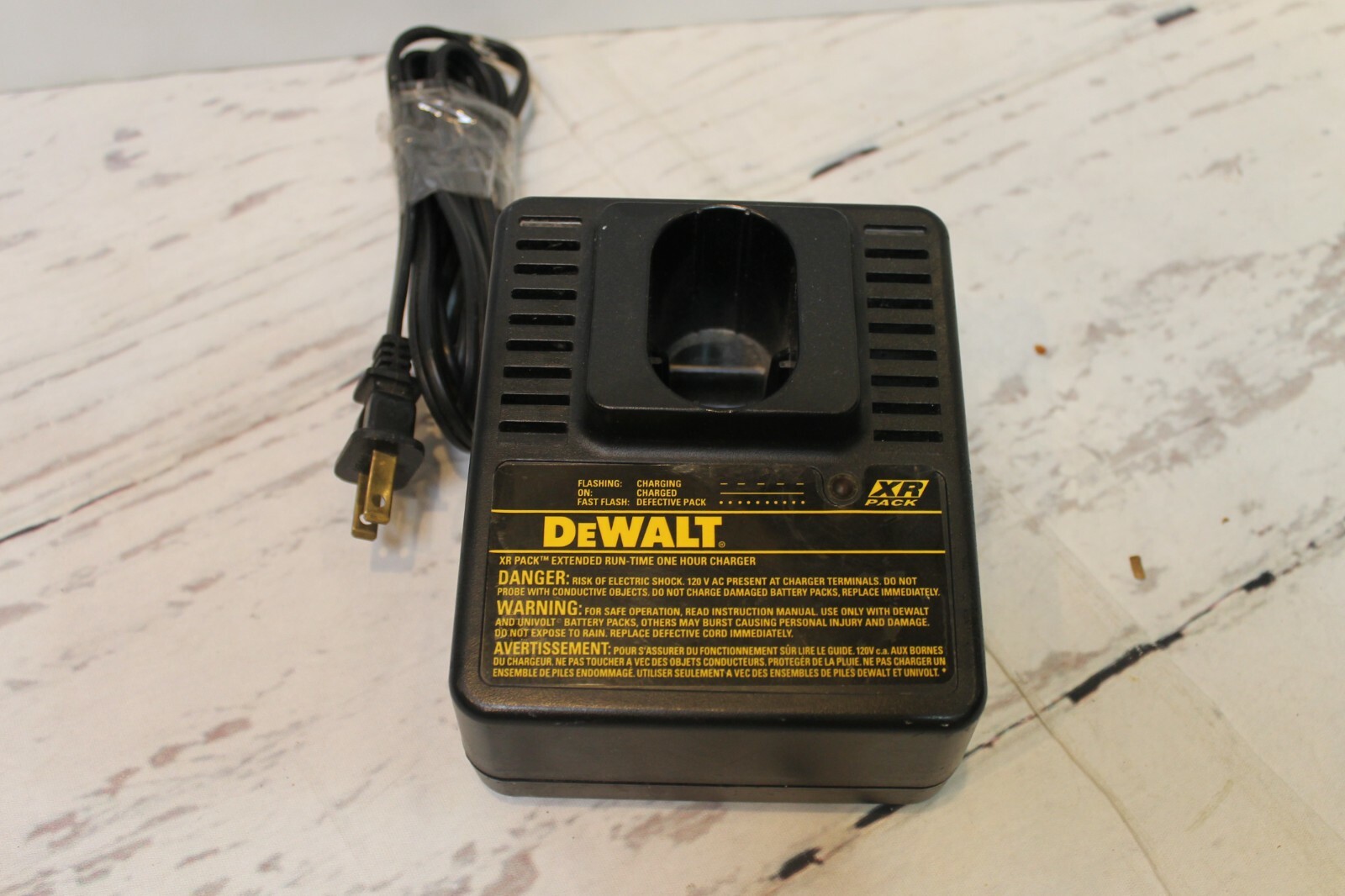 Dewalt Battery Charger DW9106 XR Pack Extended Run Time One Hour Charge 7.2-14.4