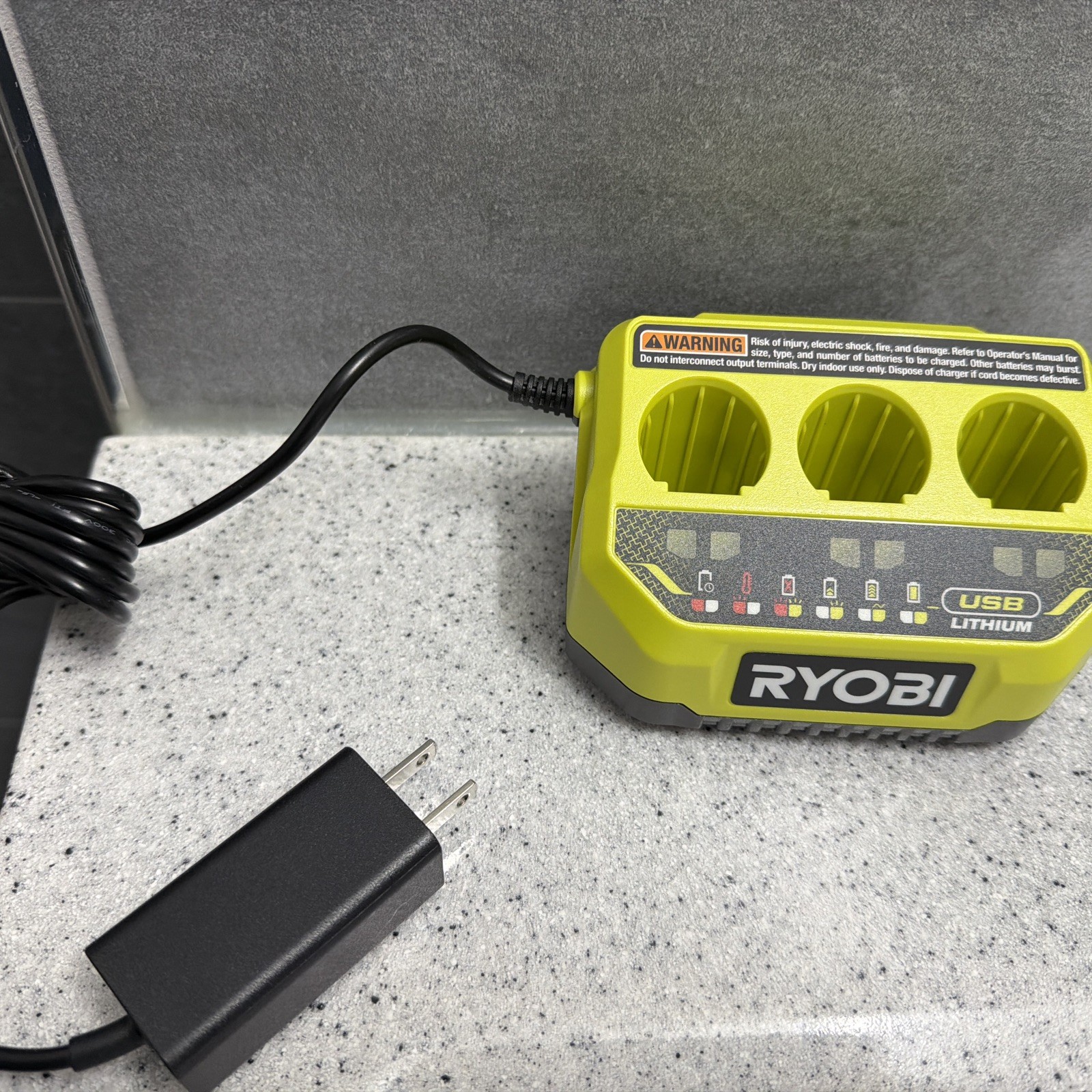 USB Lithium 3-Port Charger