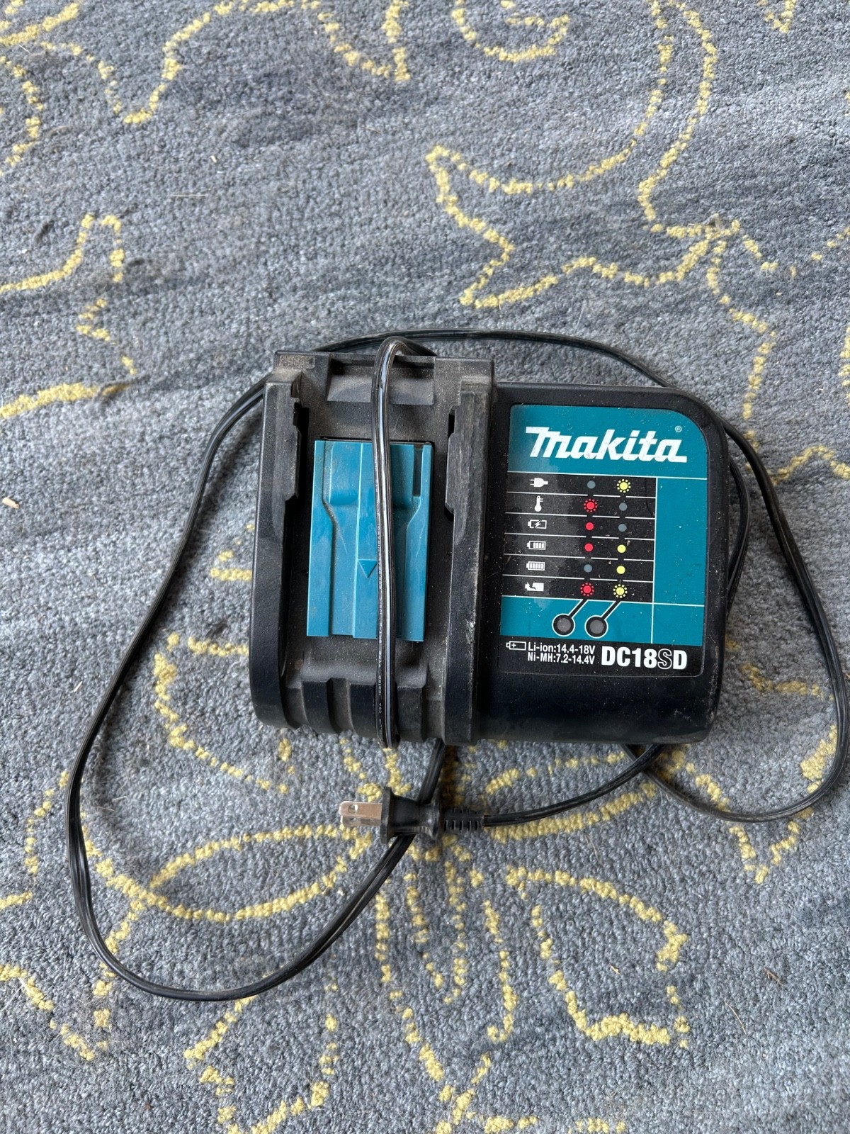 Makita DC18SD 18V Standard Battery Charger