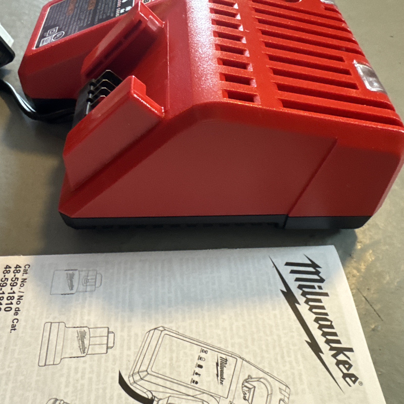 Genuine MILWAUKEE 48-59-1812 18V M12 / M18 LITHIUM ION CHARGER