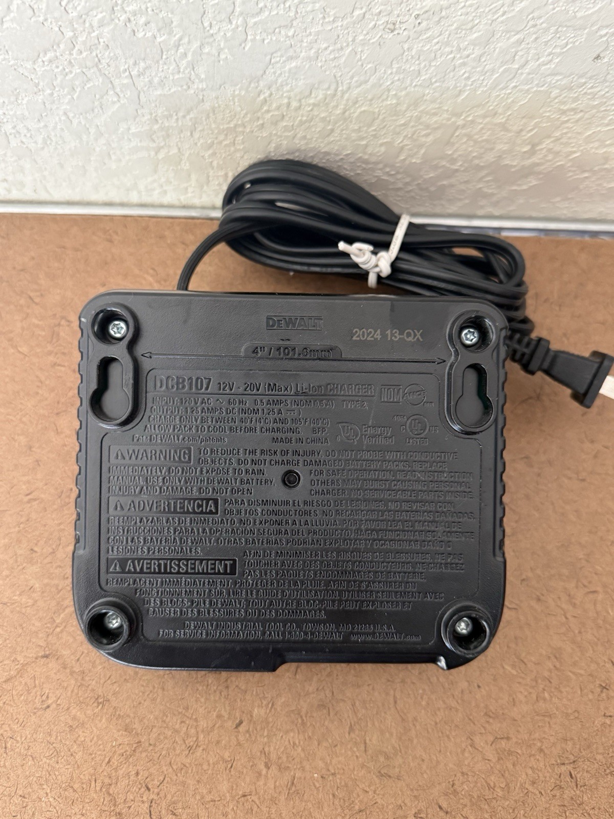 DEWALT DCB107 12V/20V MAX Lithium-Ion Battery Charger, Black