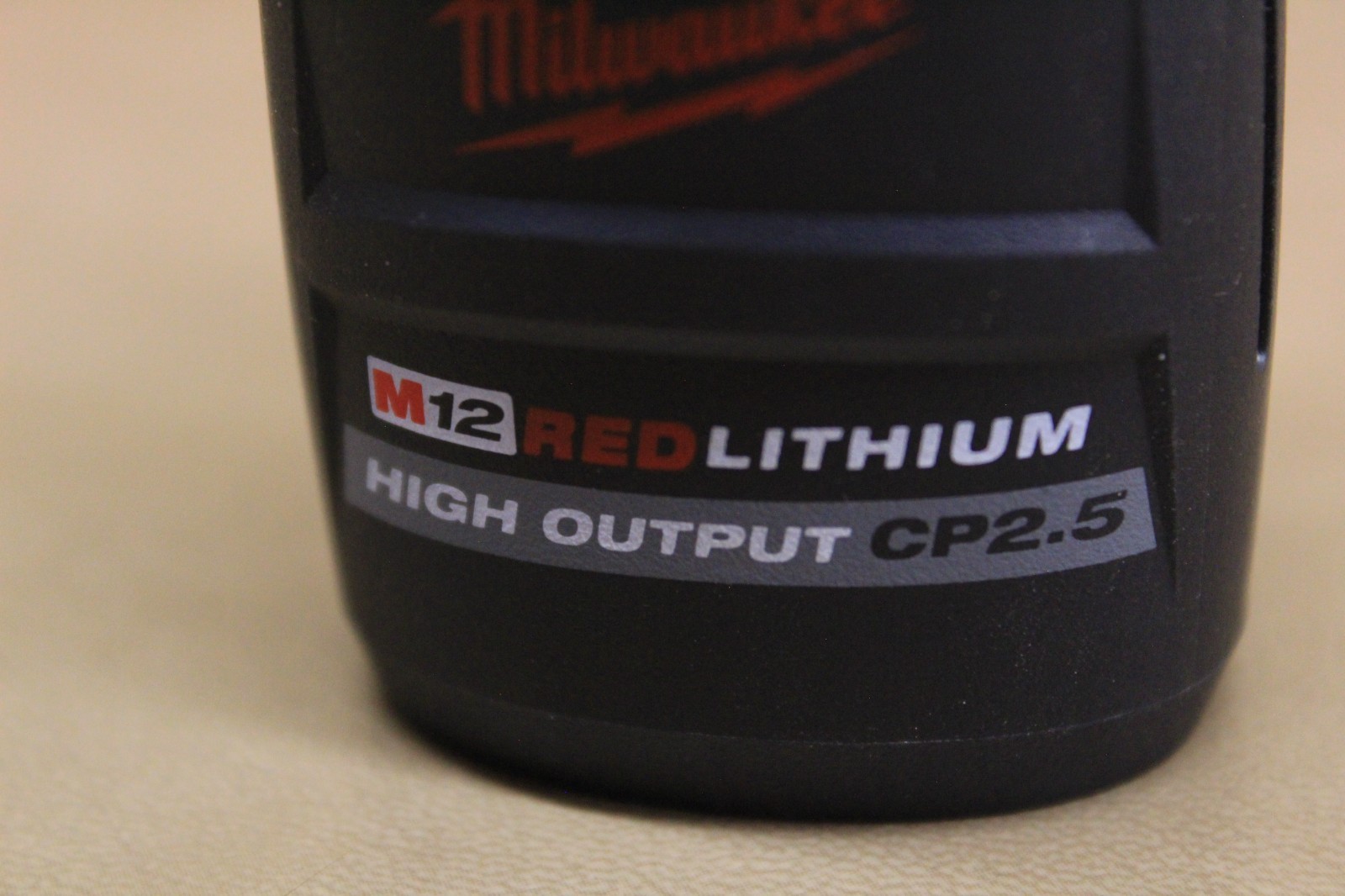 Genuine MILWAUKEE 48-59-1812 18V M12 / M18 Charger W/ 48-11-2425 Battery