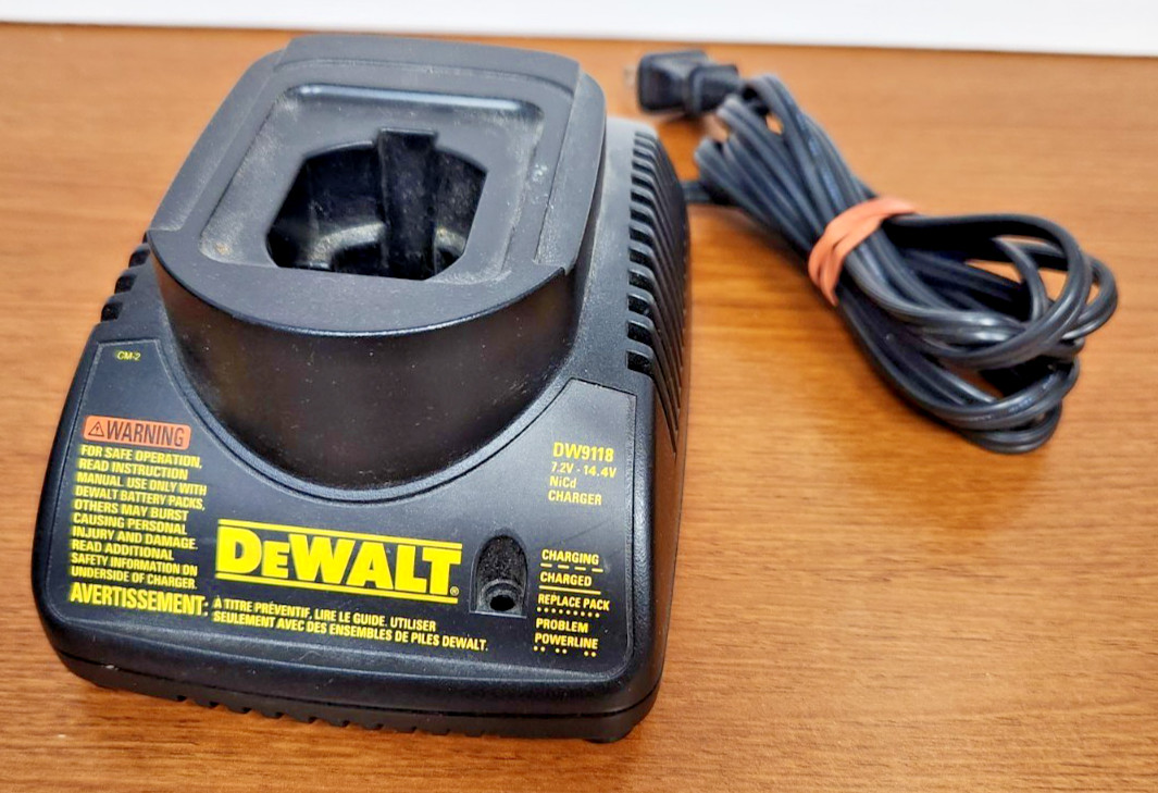 DEWALT DW9118 Battery Charger – Black – Tested