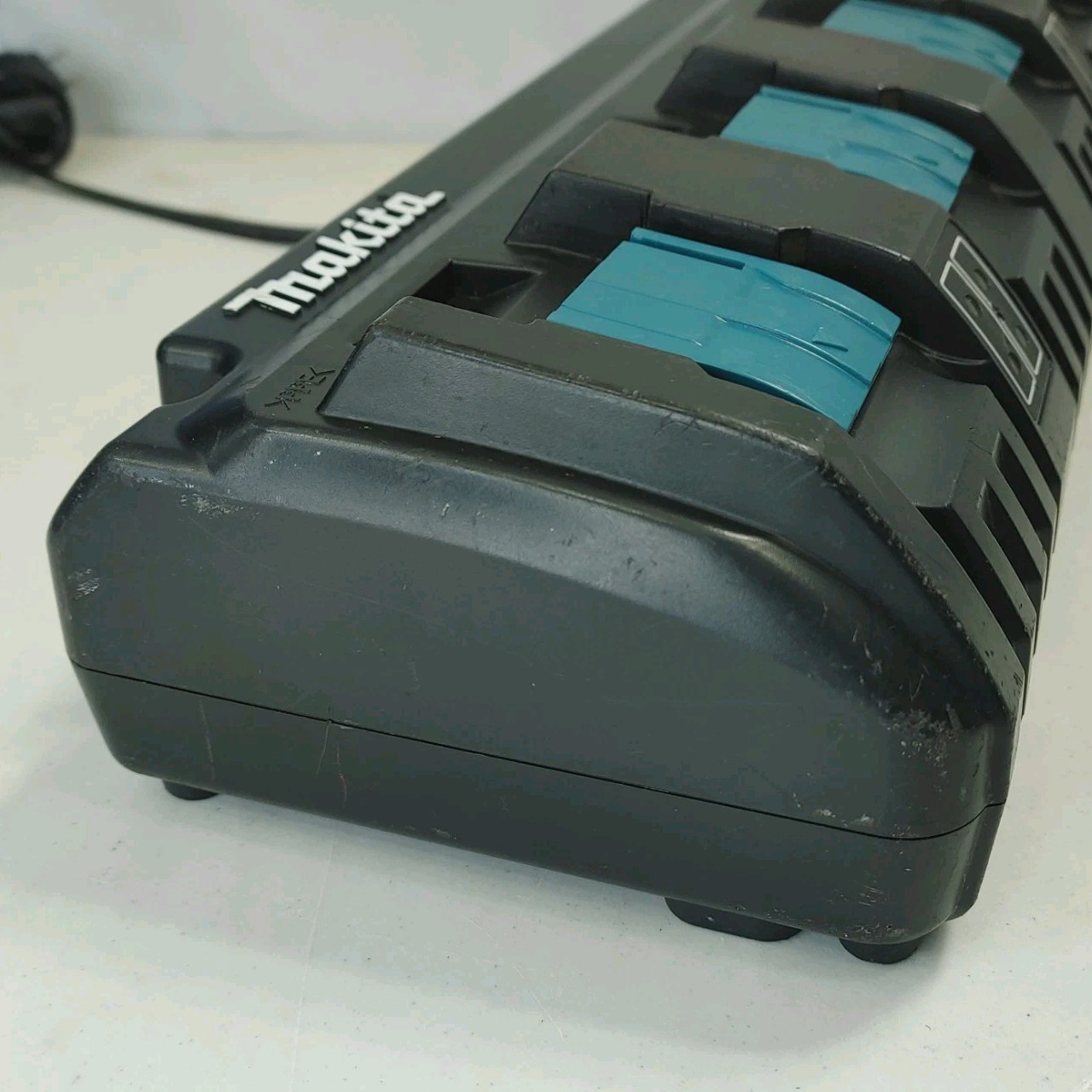 UNTESTED READ! Makita DC18SF 4-Port Lithium-Ion Multi Battery Charger 14.4V-18V
