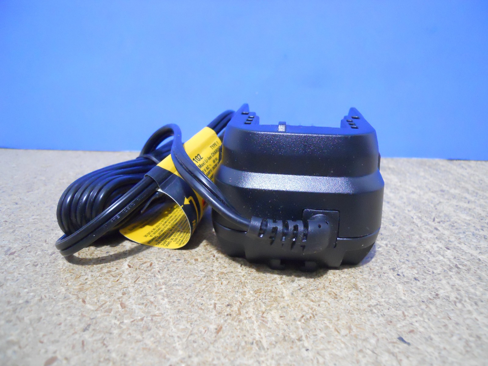 Dewalt Battery Charger 12/20V Max Flexvolt Lithium-Ion 2 AMP, DCB1102