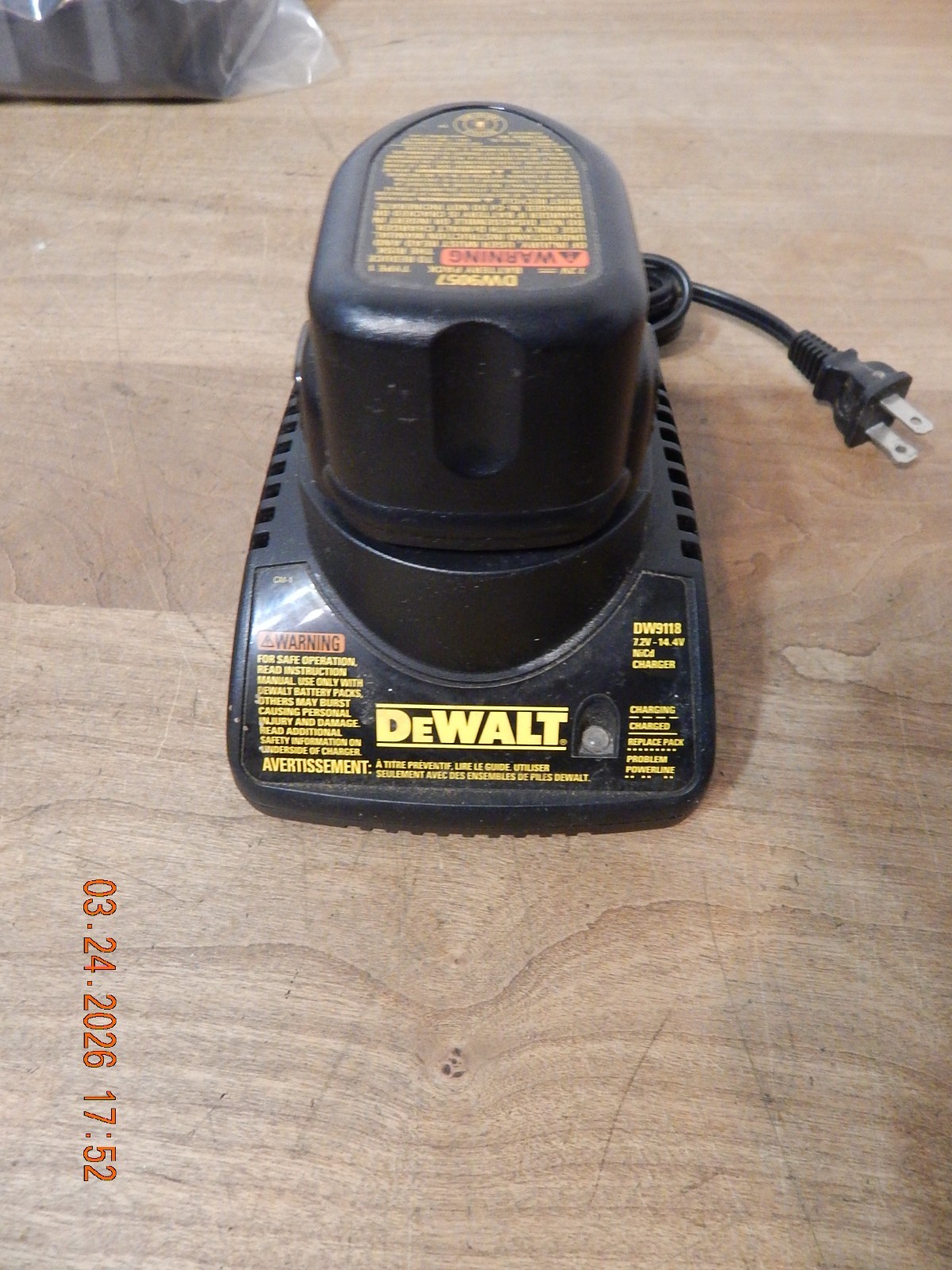 Dewalt DW9118 NiCd Battery Charger 7.2V – 14.4V, 120 Volt, Used! WITH BATTERY