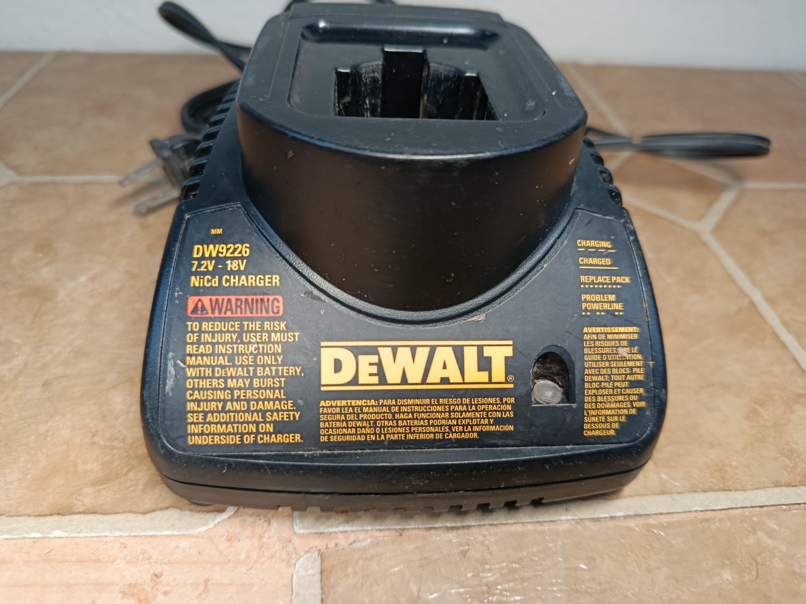 DeWALT DW9226 7.2V–18V NiCd Battery Charger OEM Tested Works