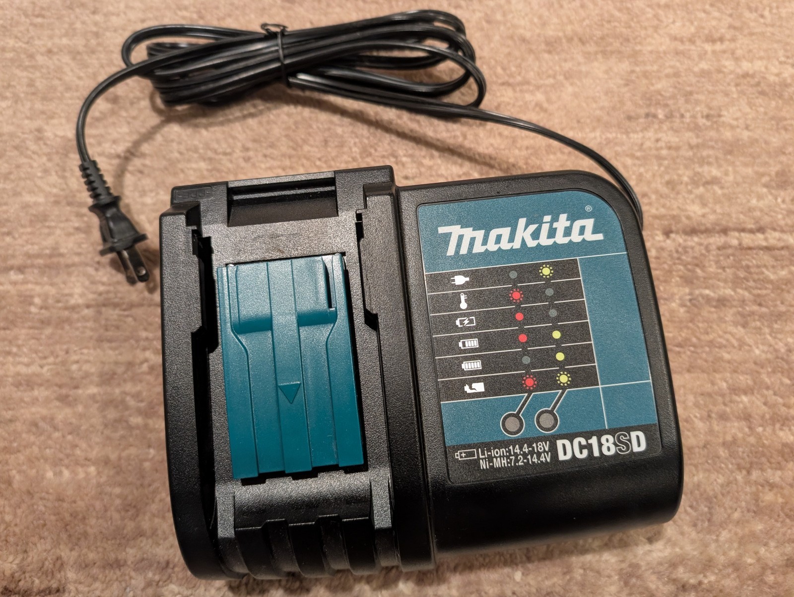 Makita DC18SD 18V Standard Battery Charger